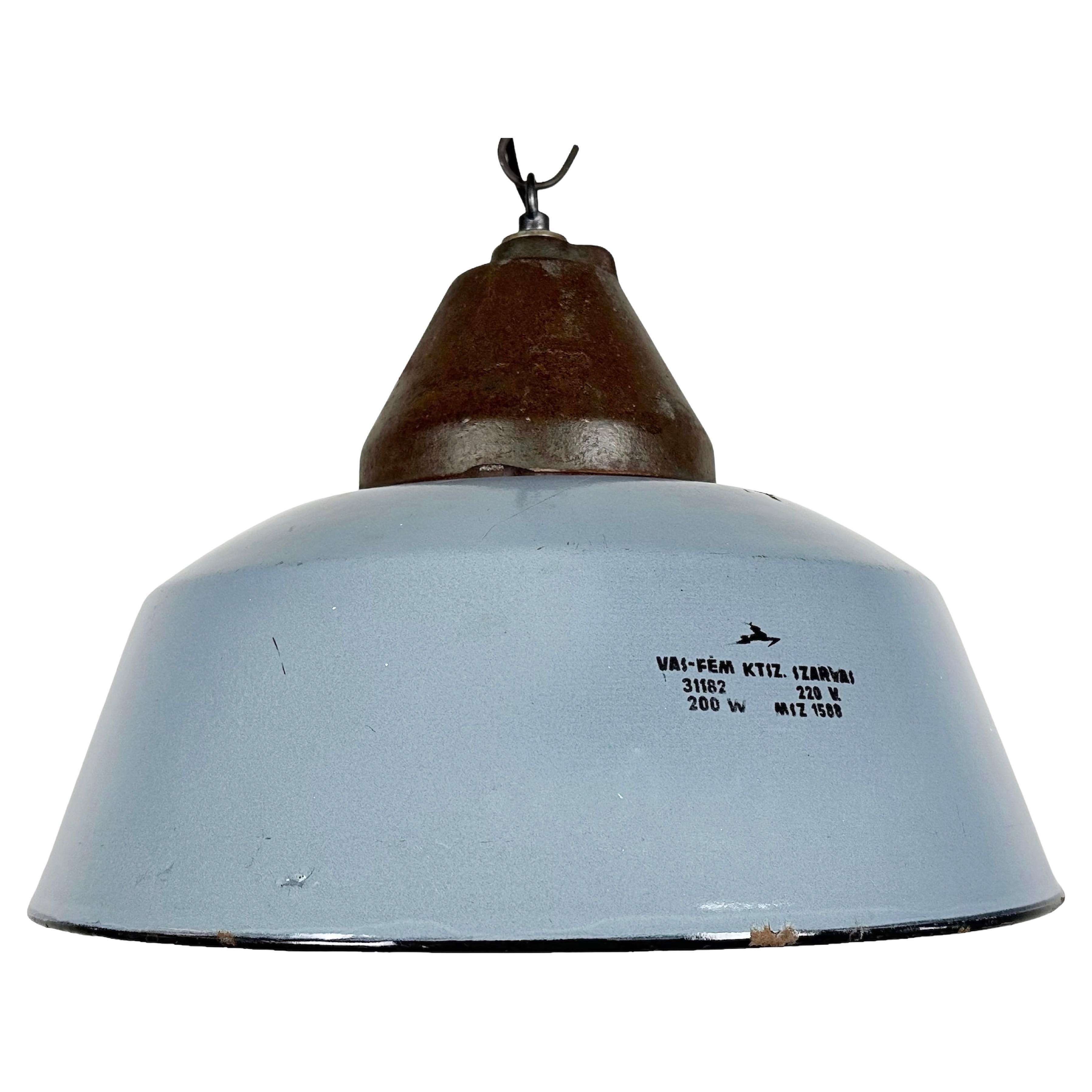 Lampe à suspension industrielle en émail gris et fonte, années 1960