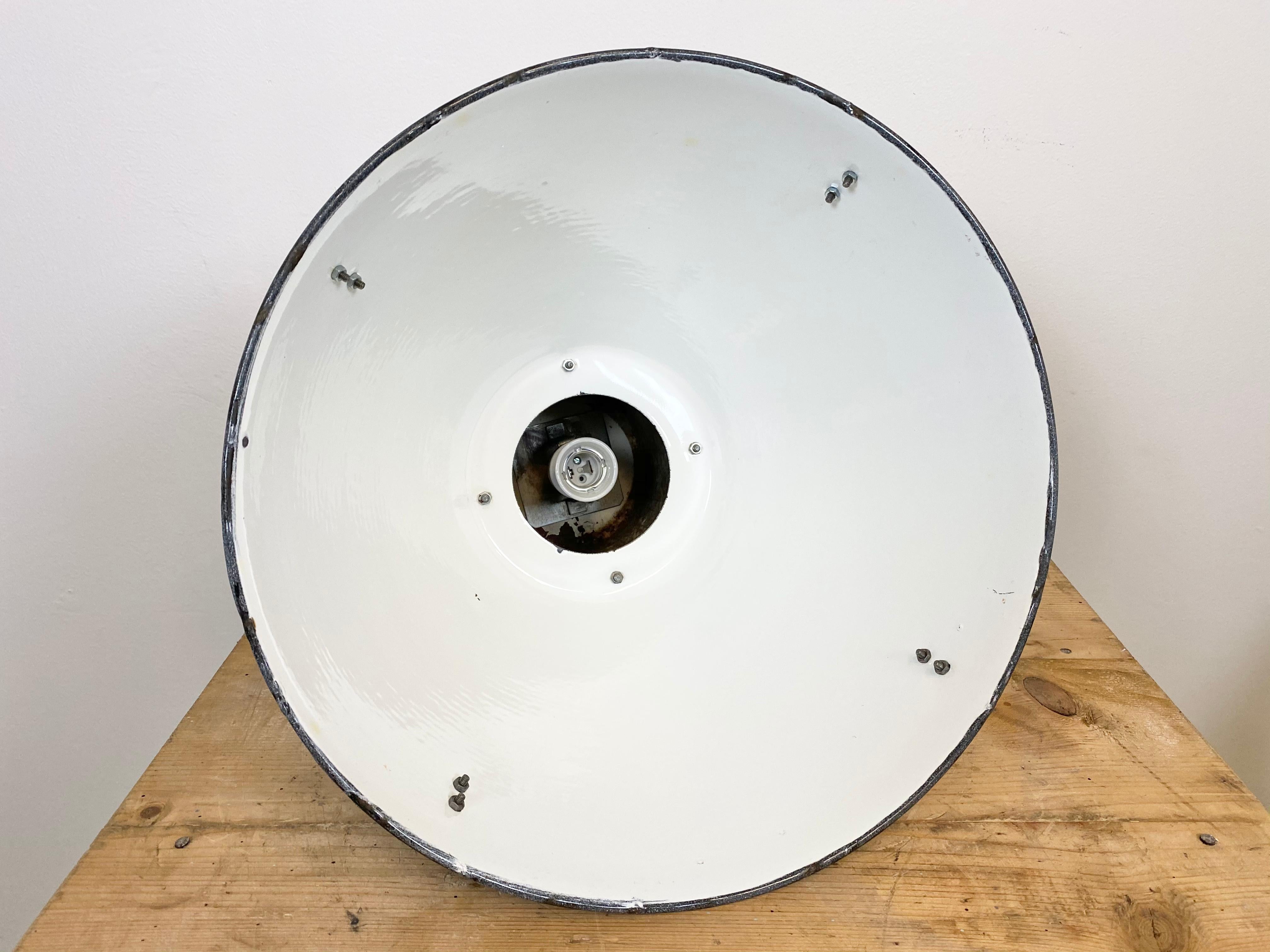 Industrielle graue Emaille-Fabriklampe aus der Industrie, 1960er Jahre im Angebot 4