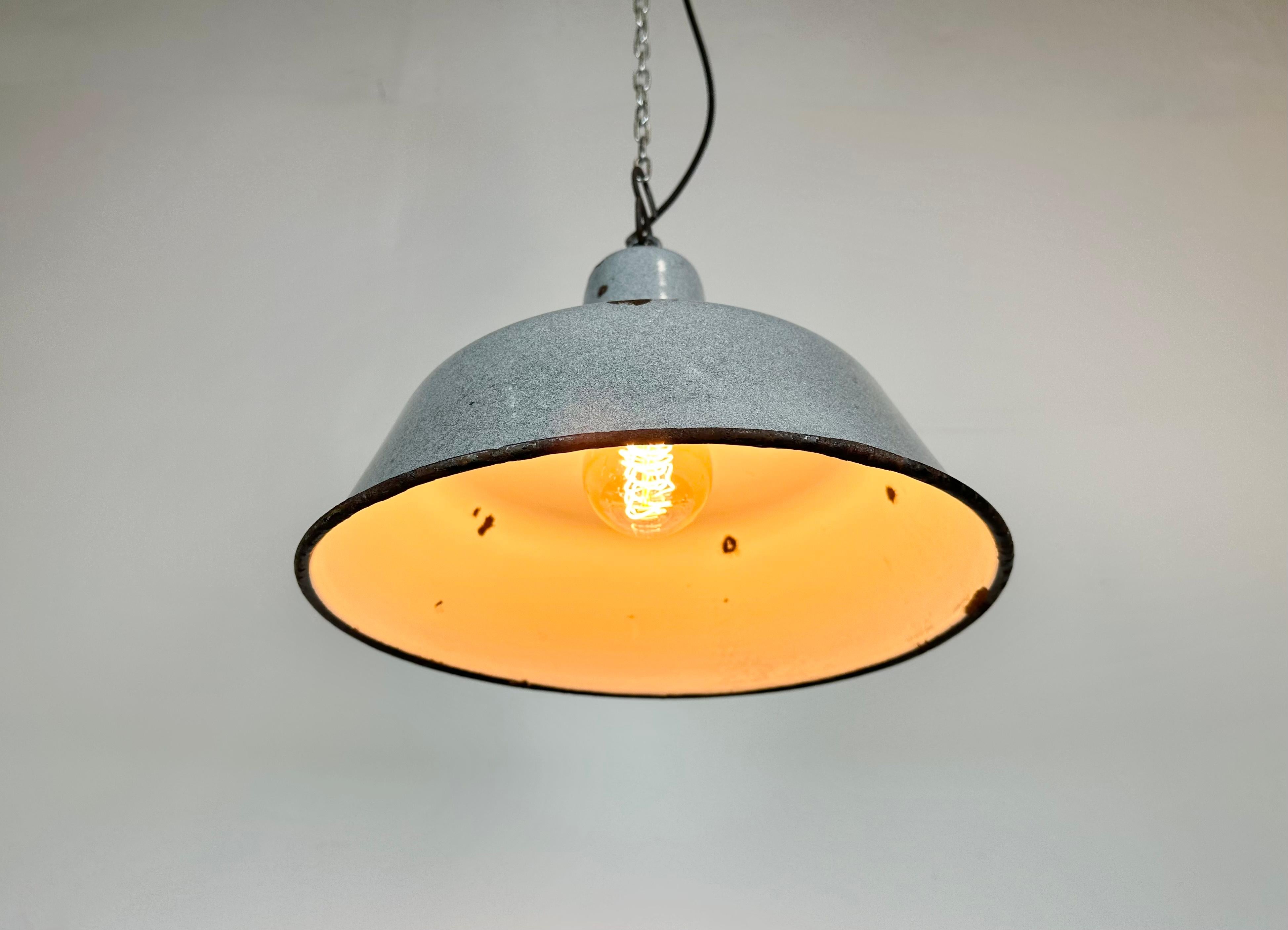 Industrial Grey Enamel Factory Lamp, 1960s For Sale 5