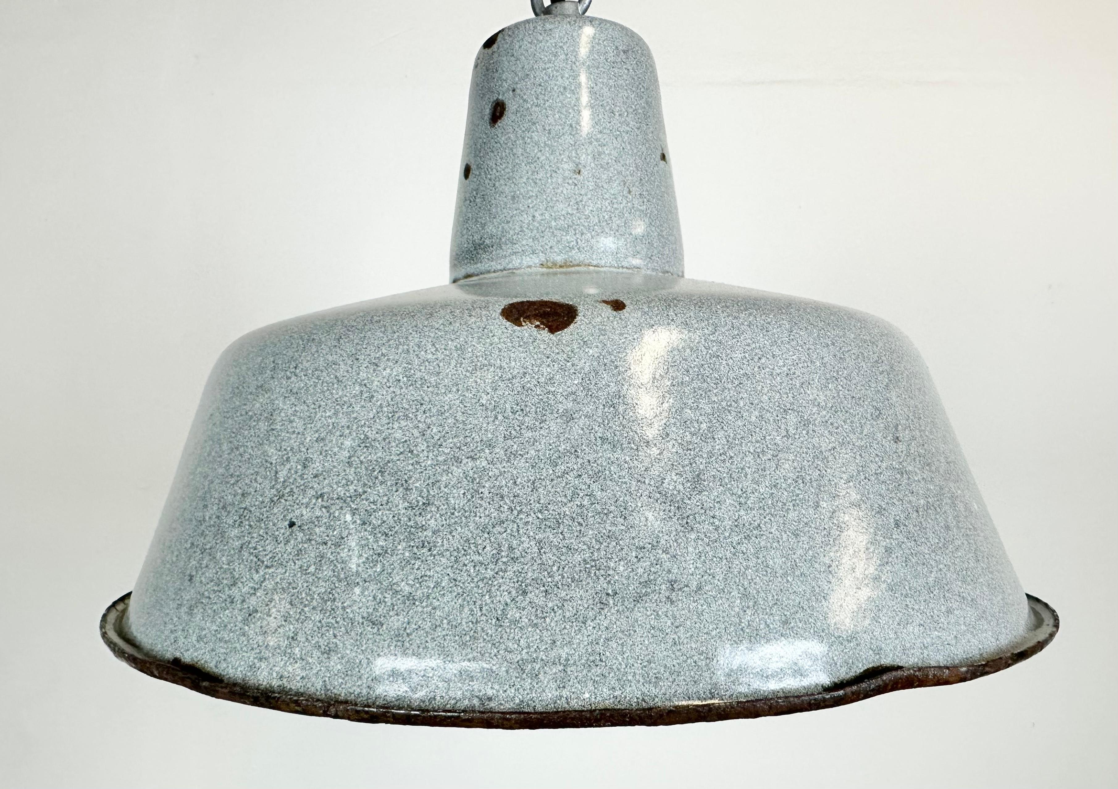 Industrielle Fabriklampe mit grauer Emaille, 1960er Jahre (20. Jahrhundert) im Angebot