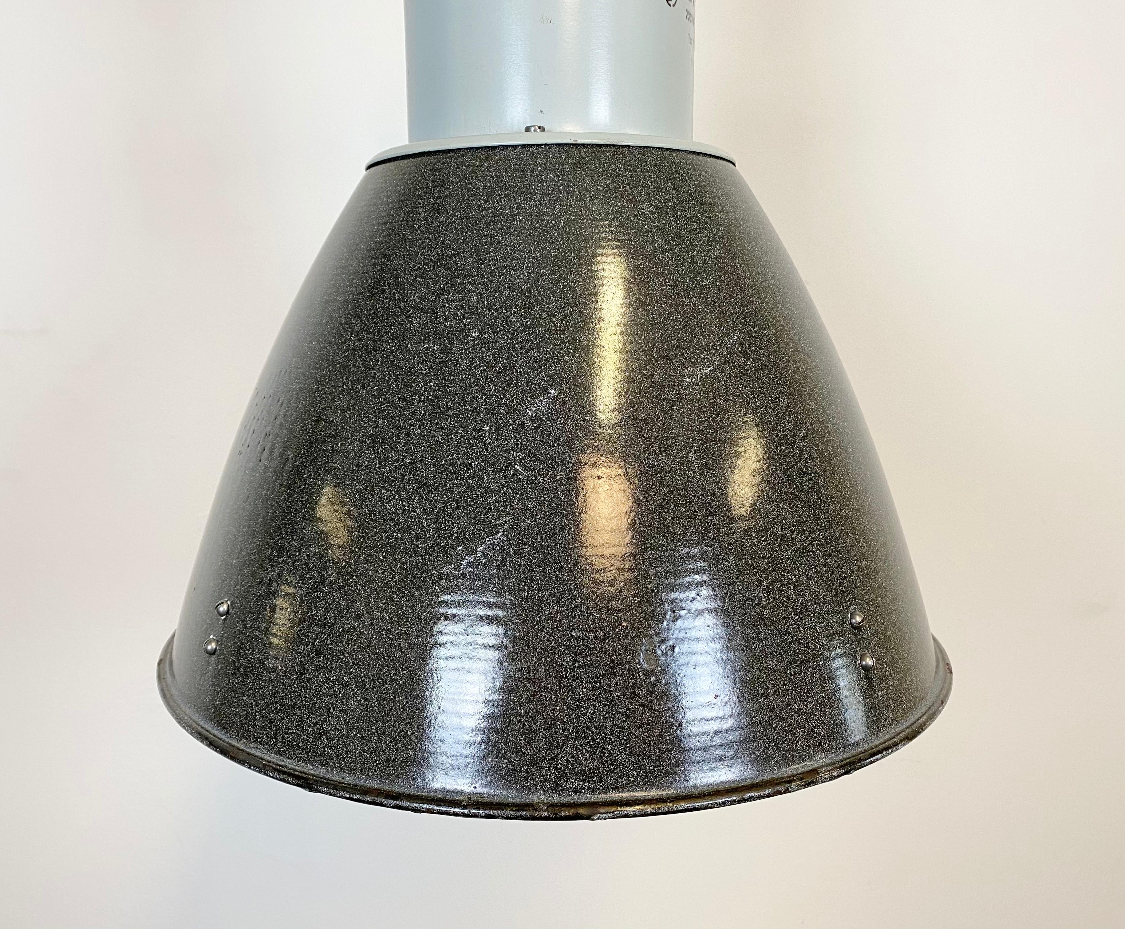 Industrielle graue Emaille-Fabriklampe aus der Industrie, 1960er Jahre (20. Jahrhundert) im Angebot