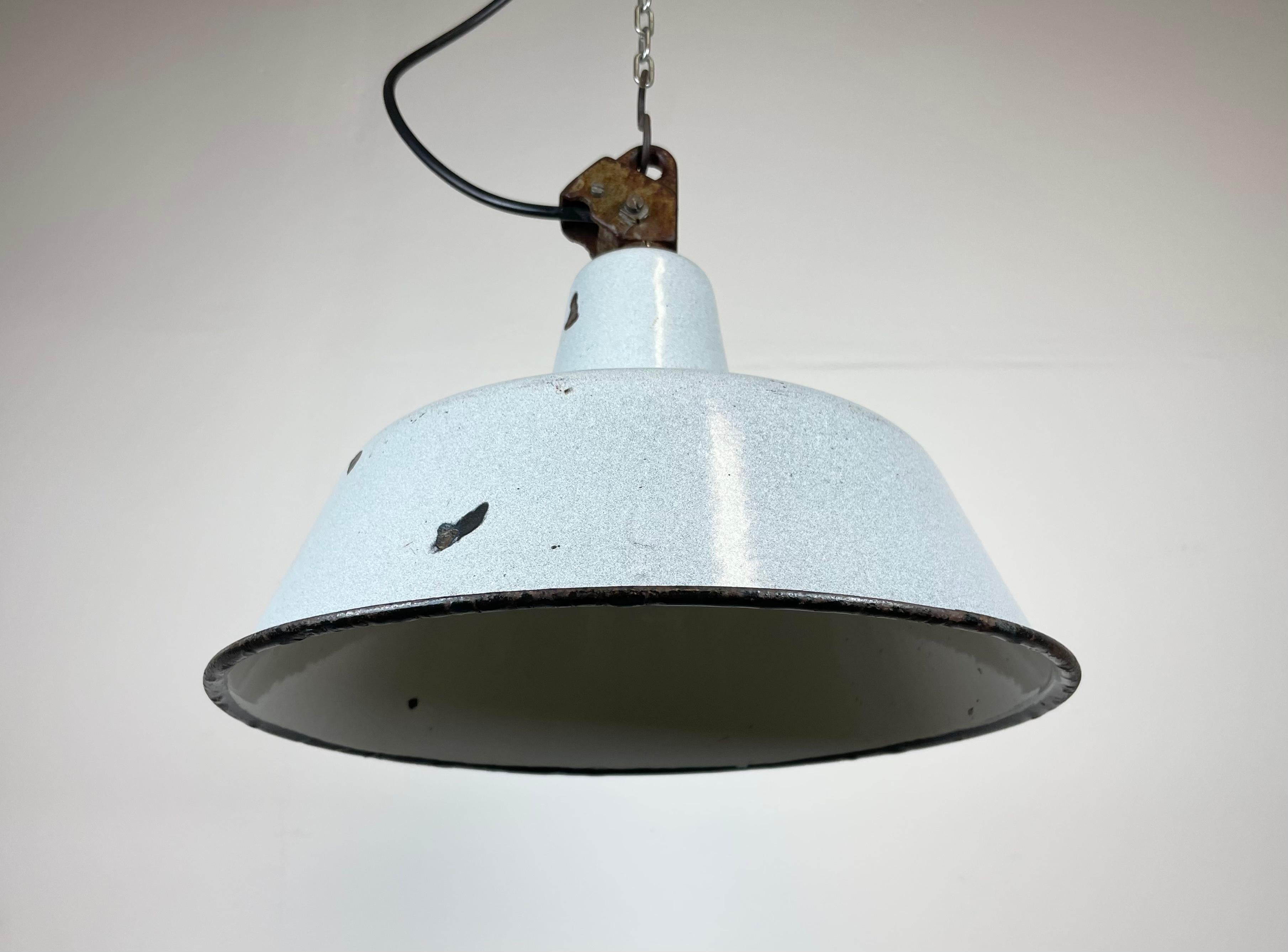 Industrial Grey Enamel Factory Lamp with Cast Iron Top, 1960s For Sale 5