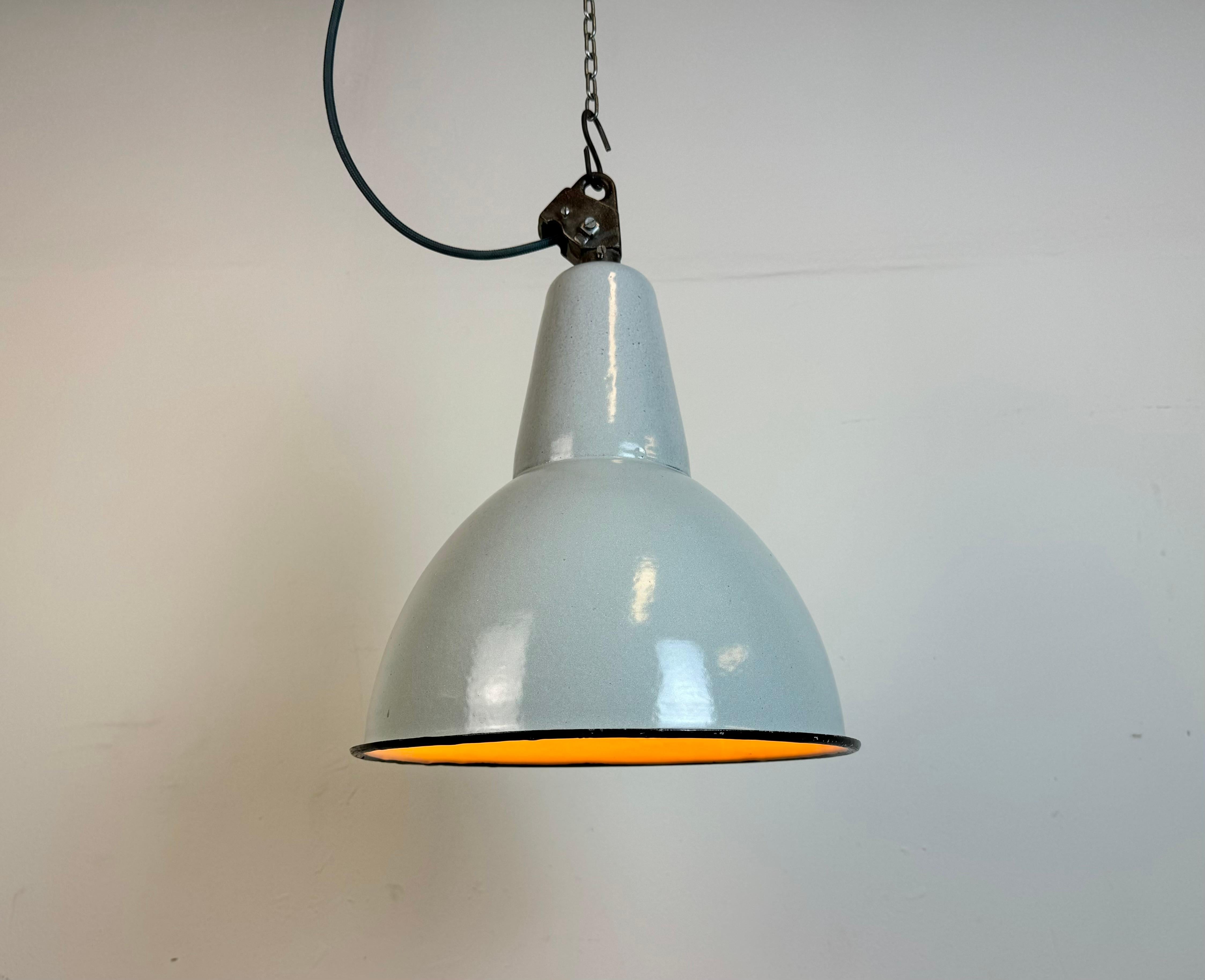 Industrial Grey Enamel Factory Lamp with Cast Iron Top, 1960s For Sale 6
