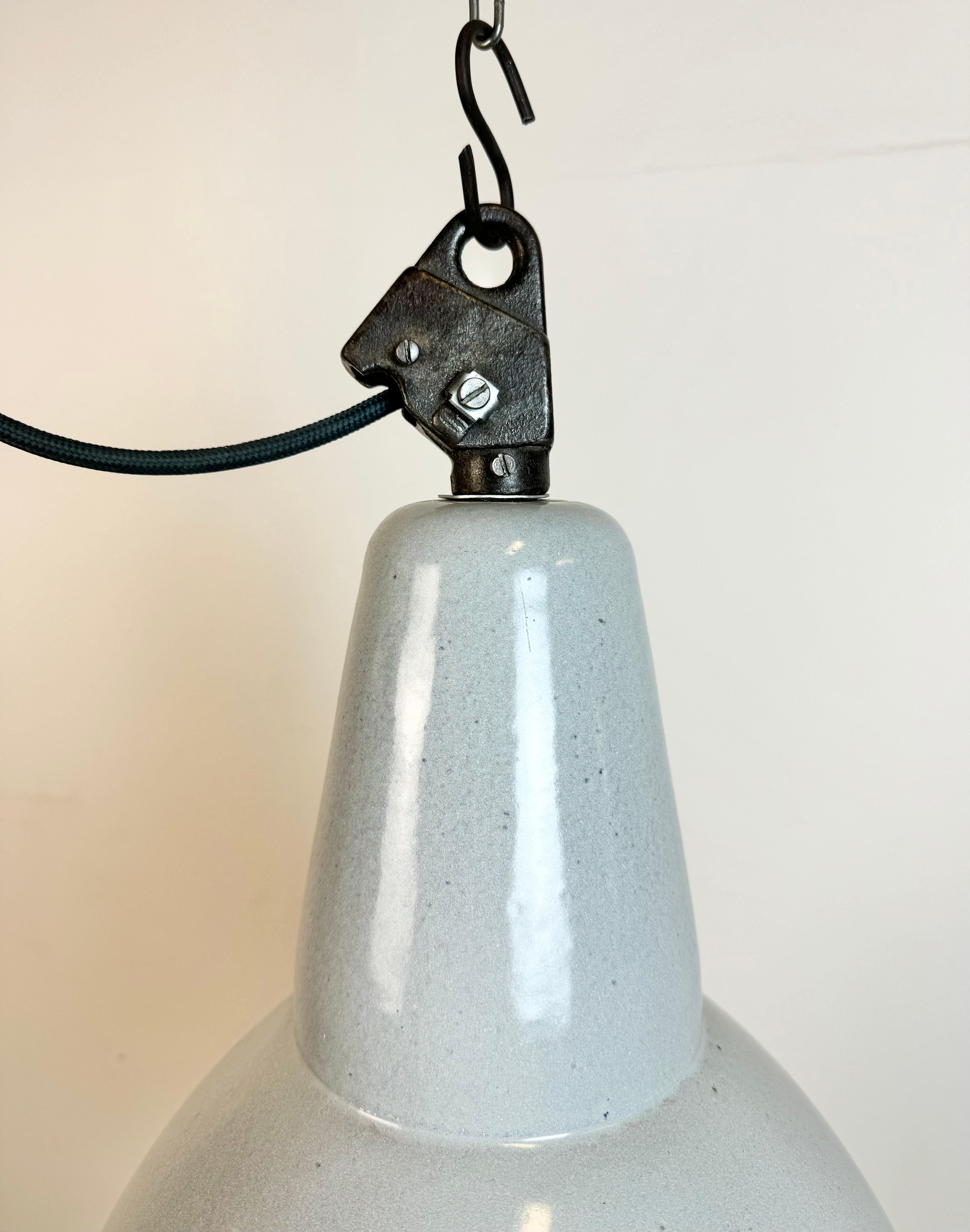 Industrial Grey Enamel Factory Lamp with Cast Iron Top, 1960s In Good Condition For Sale In Kojetice, CZ