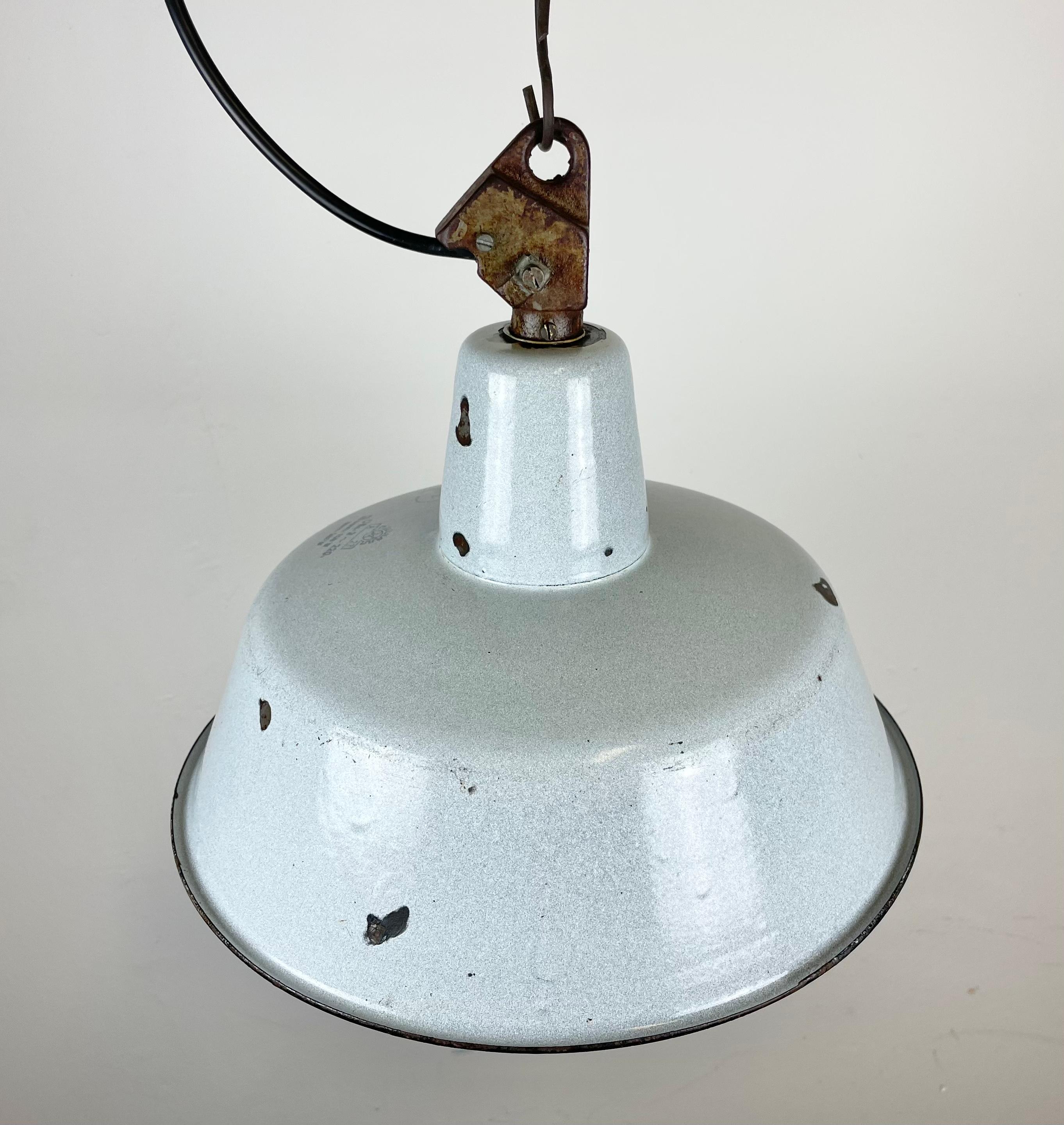 Industrial Grey Enamel Factory Lamp with Cast Iron Top, 1960s For Sale 4