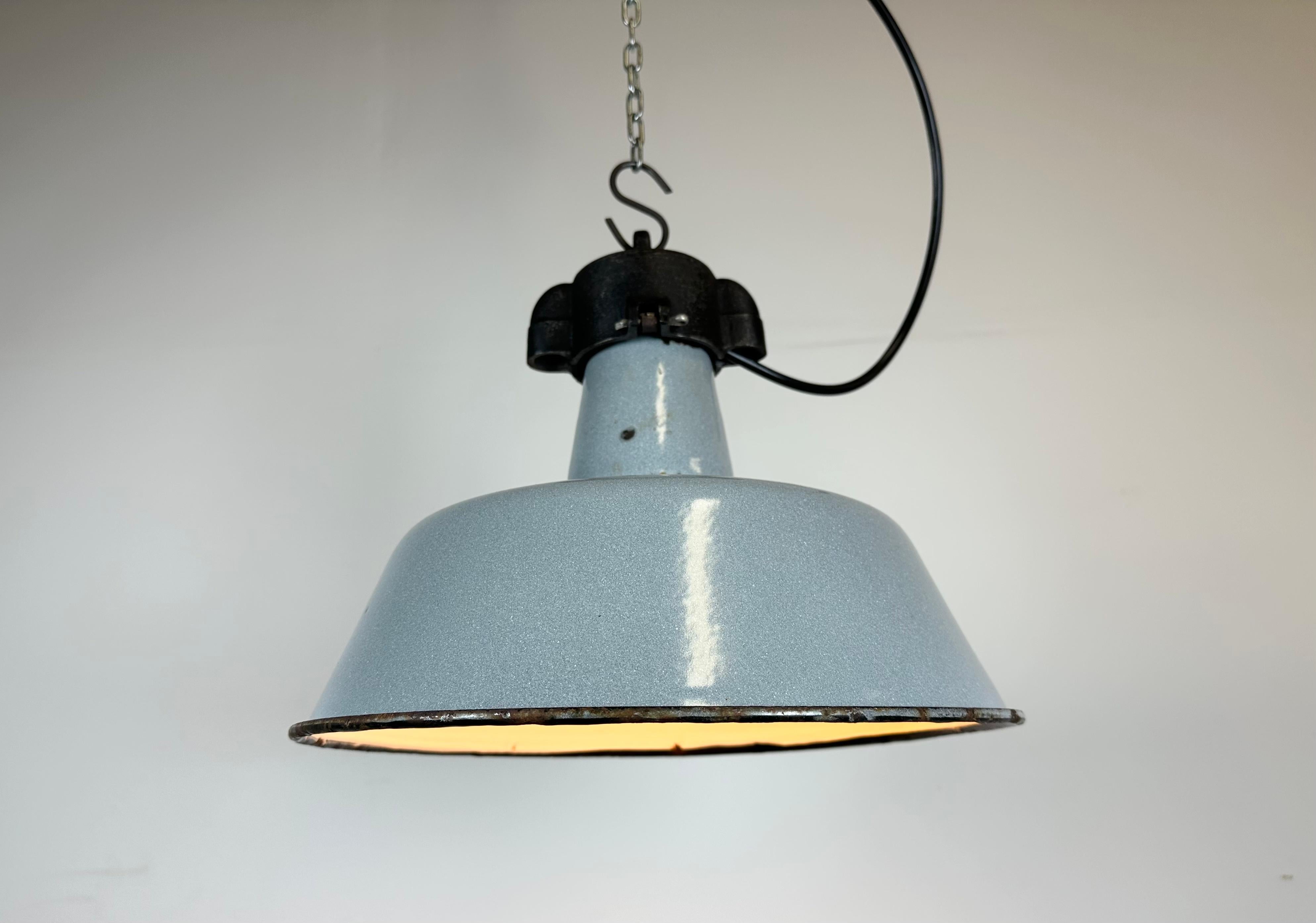 Industrial Grey Enamel Factory Lamp with Cast Iron Top, 1960s For Sale 4