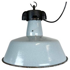 Industrielle graue Emaille-Fabriklampe mit gusseiserner Platte, 1960er Jahre