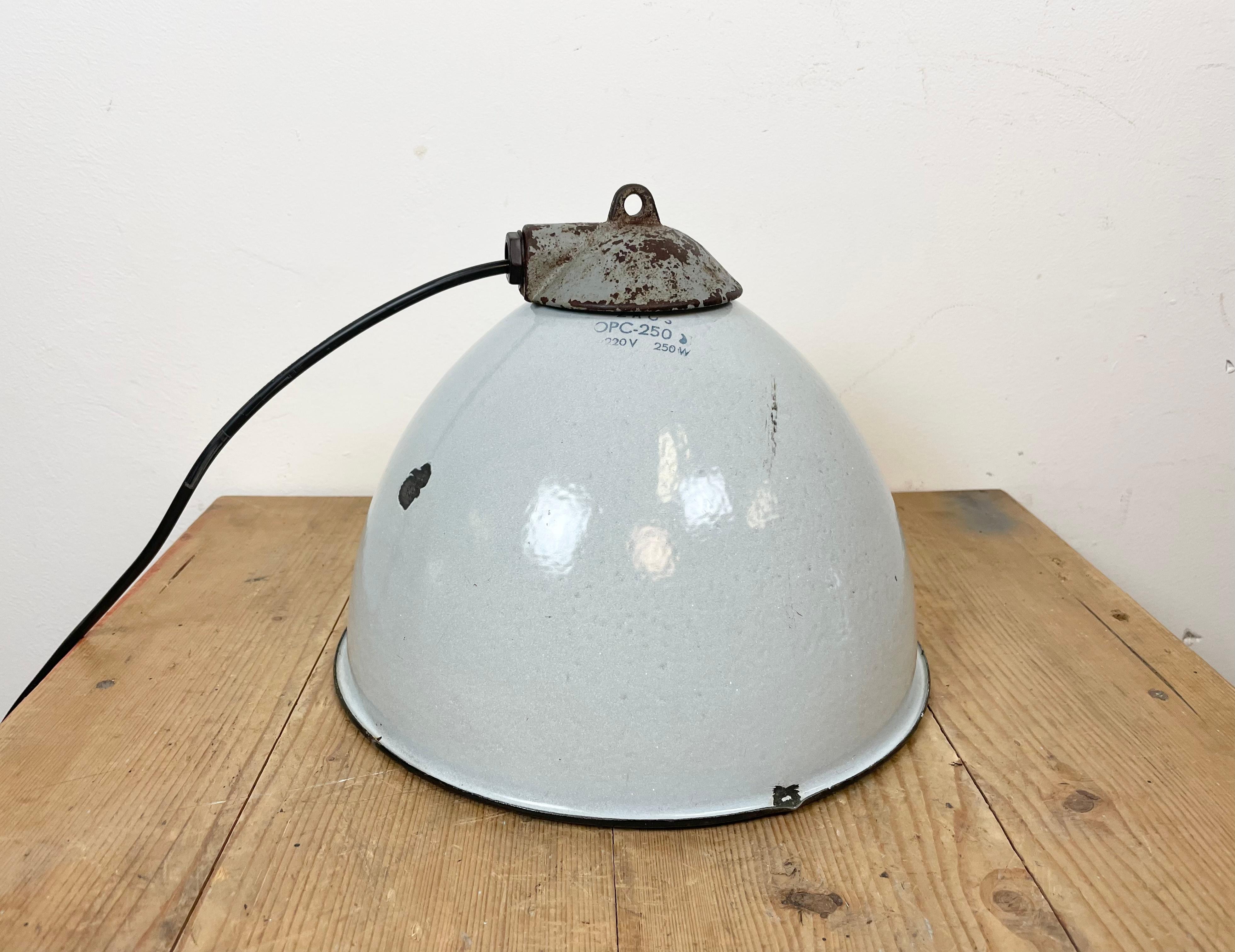 Industrial Grey Enamel Factory Lamp with Cast Iron Top from Zaos, 1960s For Sale 7