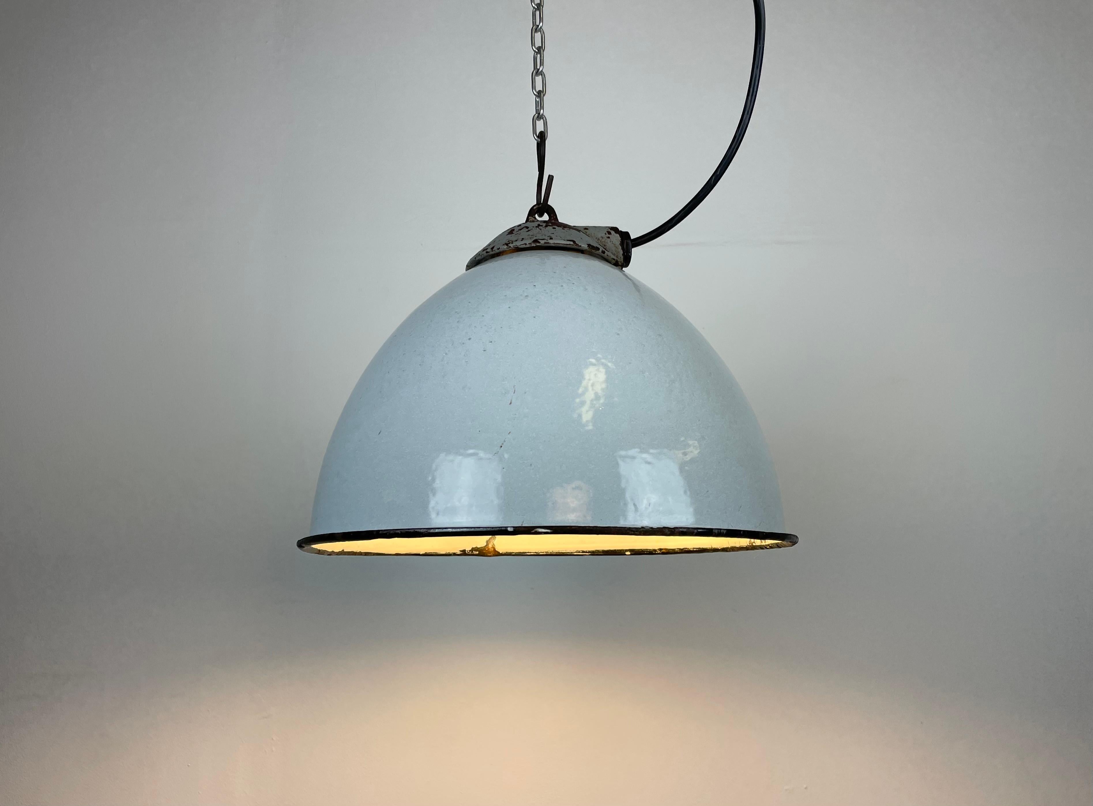 Industrial Grey Enamel Factory Lamp with Cast Iron Top from Zaos, 1960s For Sale 4