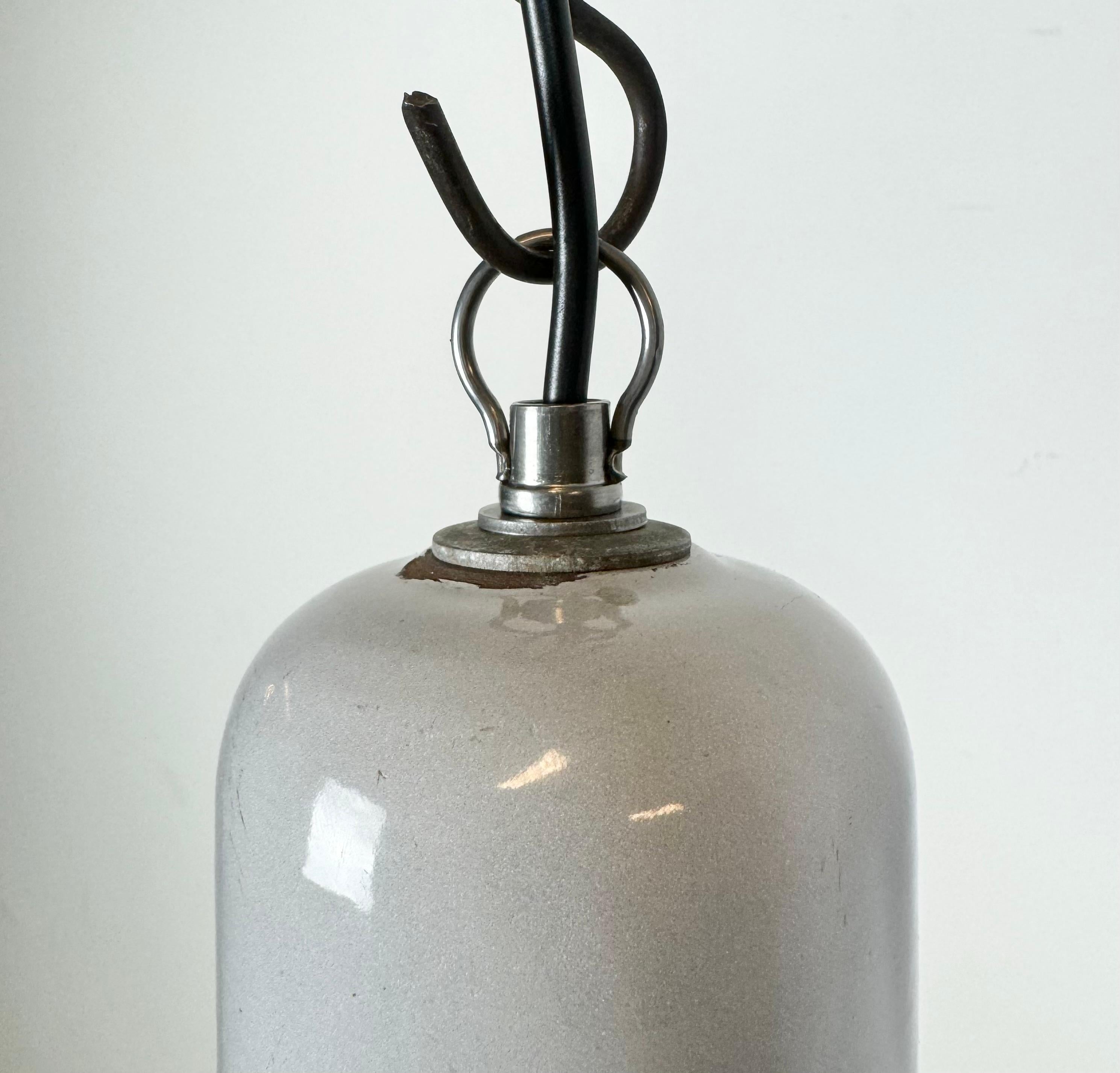Lampada a sospensione industriale di fabbrica in smalto grigio, anni '60 in vendita 3