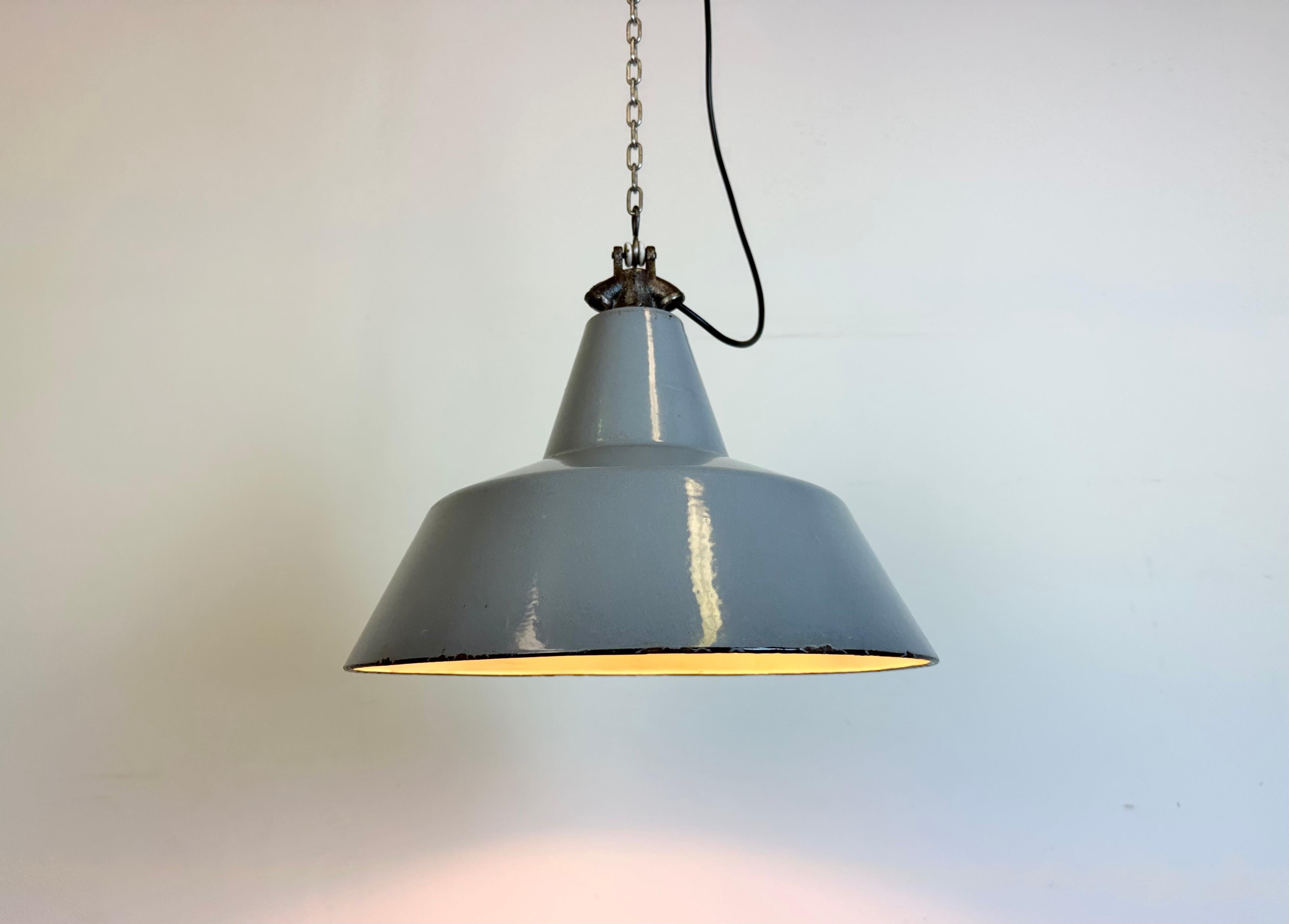 Industrial Grey Enamel Factory Pendant Lamp, 1960s For Sale 6