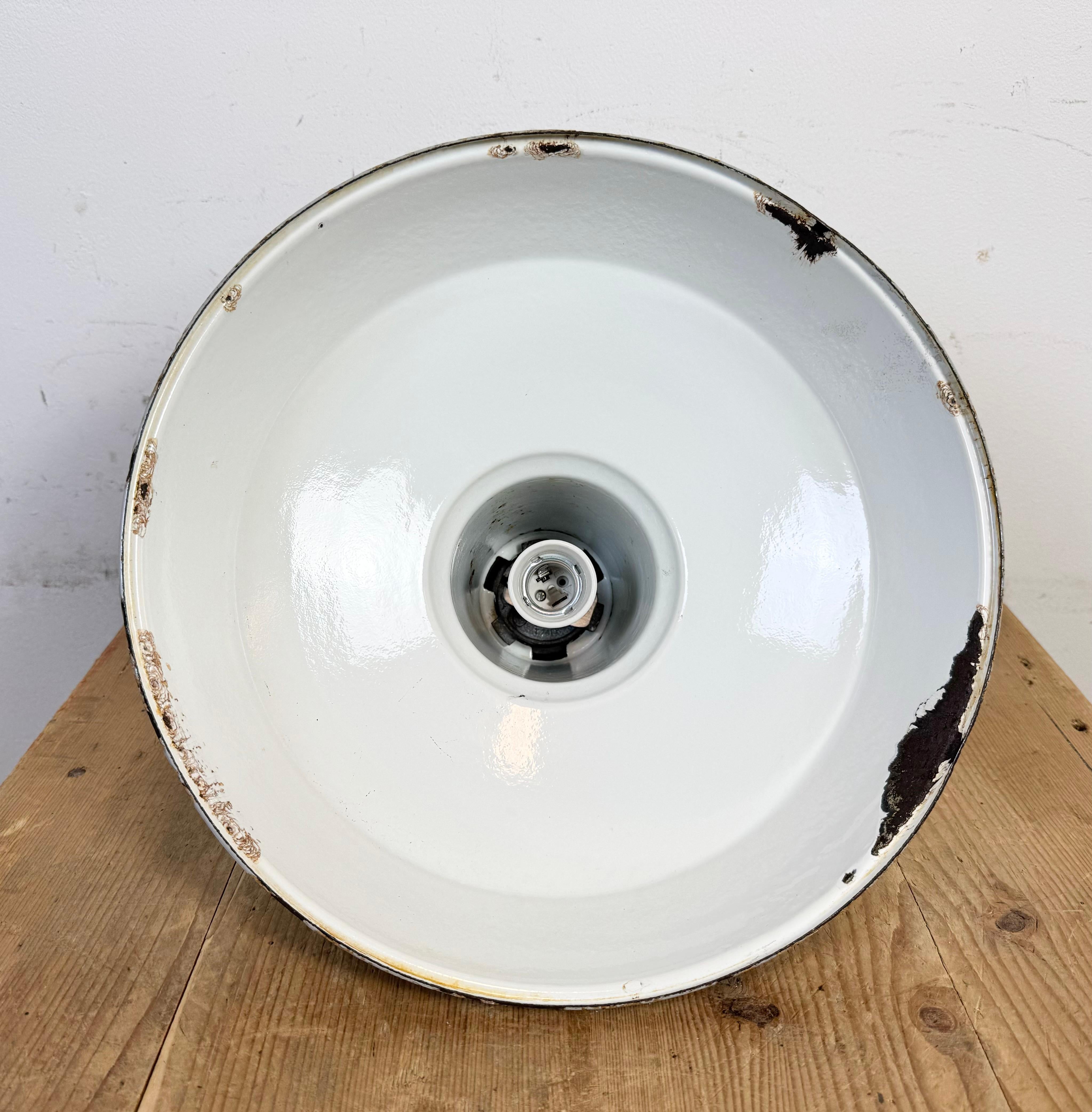 Lampada a sospensione industriale di fabbrica in smalto grigio, anni '60 in vendita 8