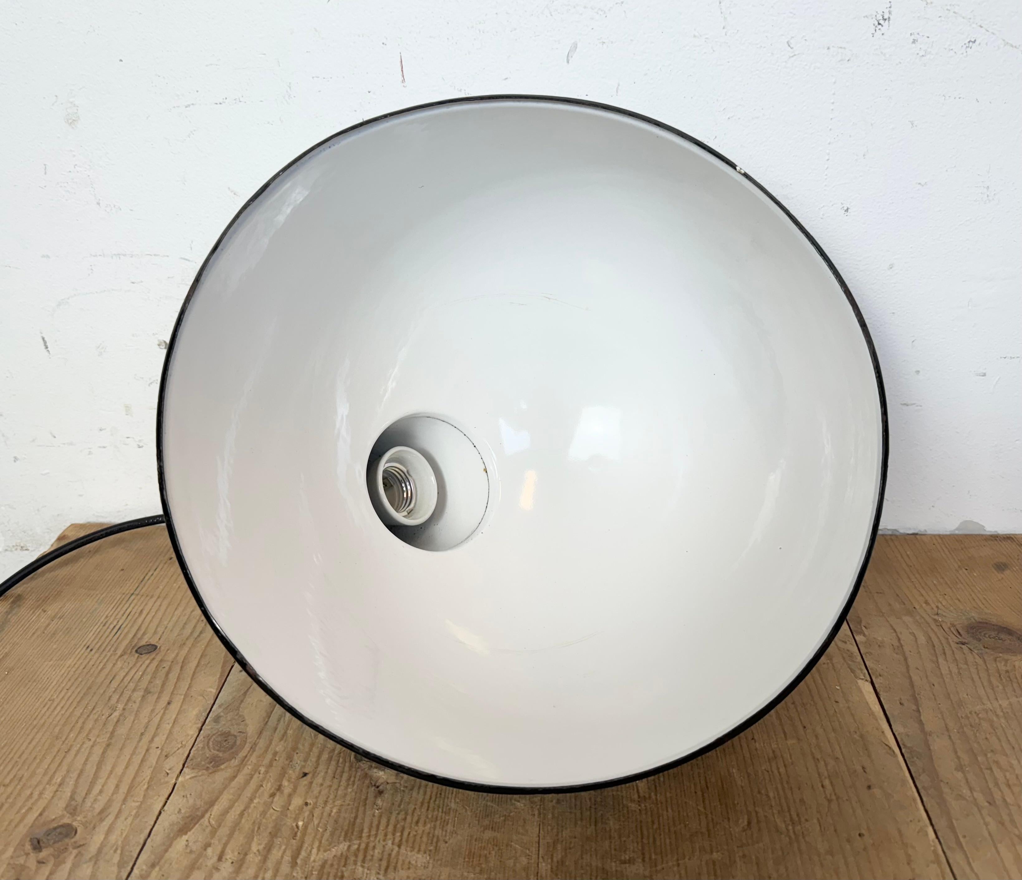 Lampada a sospensione industriale di fabbrica in smalto grigio, anni '60 in vendita 10