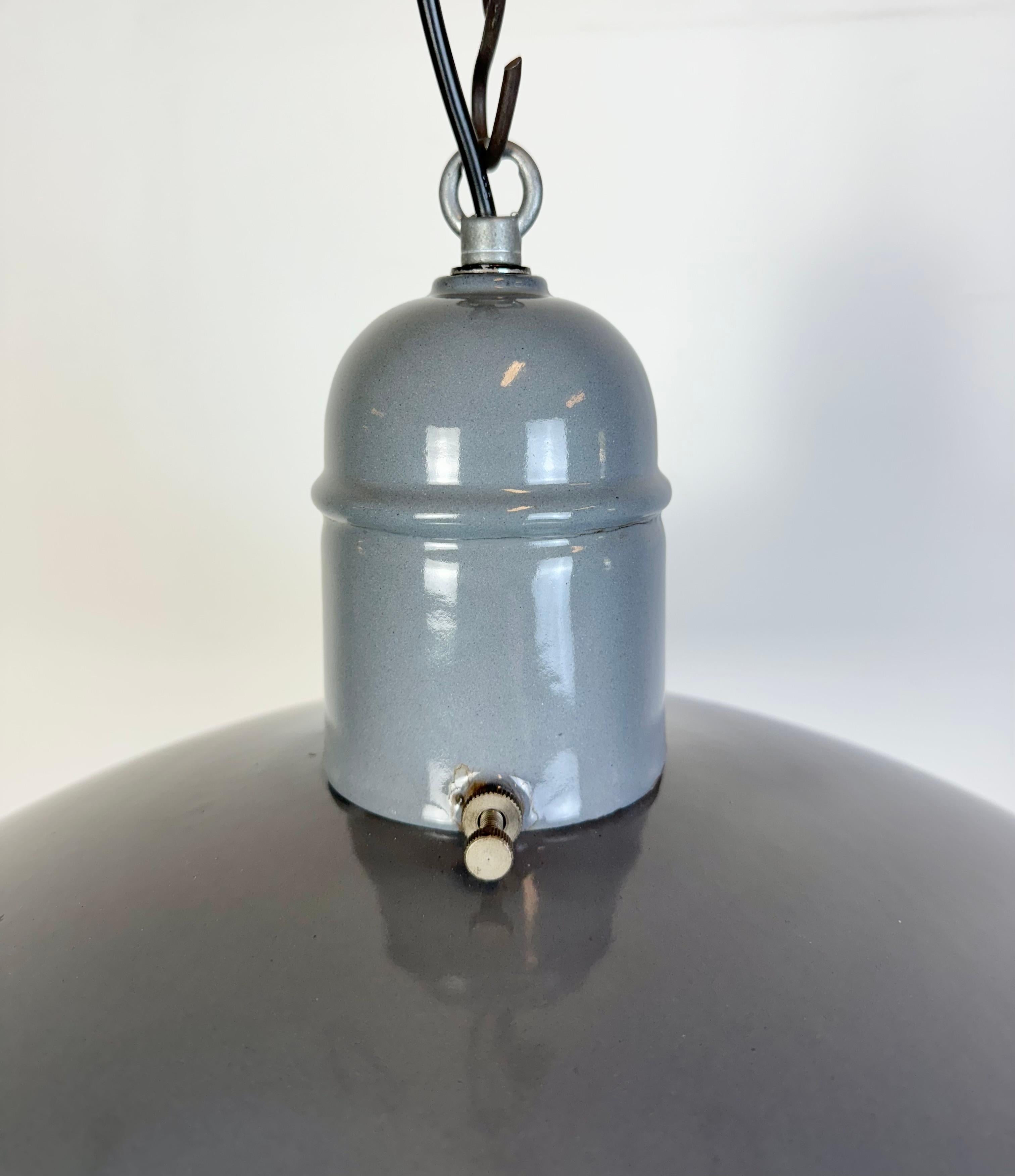 Olandese Lampada a sospensione industriale di fabbrica in smalto grigio, anni '60 in vendita