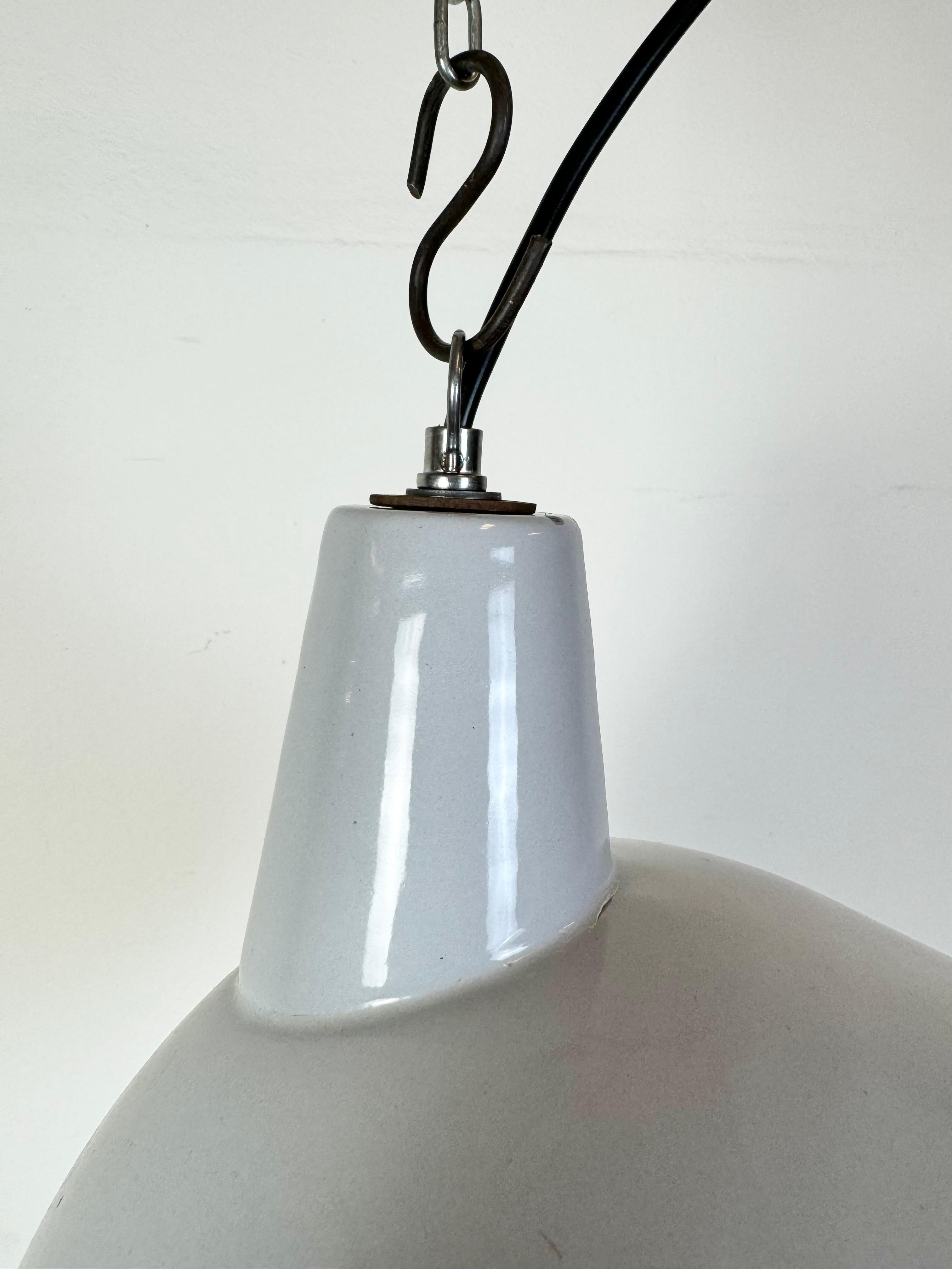 Olandese Lampada a sospensione industriale di fabbrica in smalto grigio, anni '60 in vendita