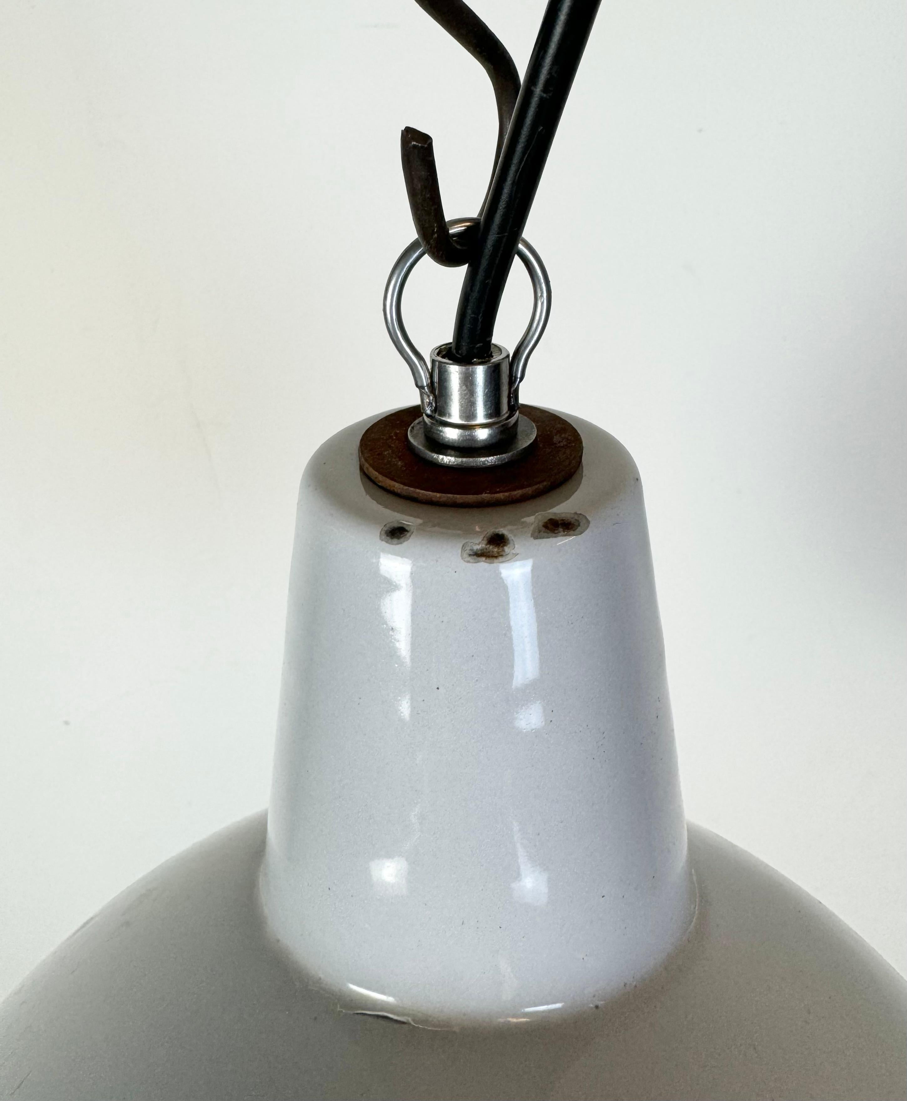 Smalto Lampada a sospensione industriale di fabbrica in smalto grigio, anni '60 in vendita