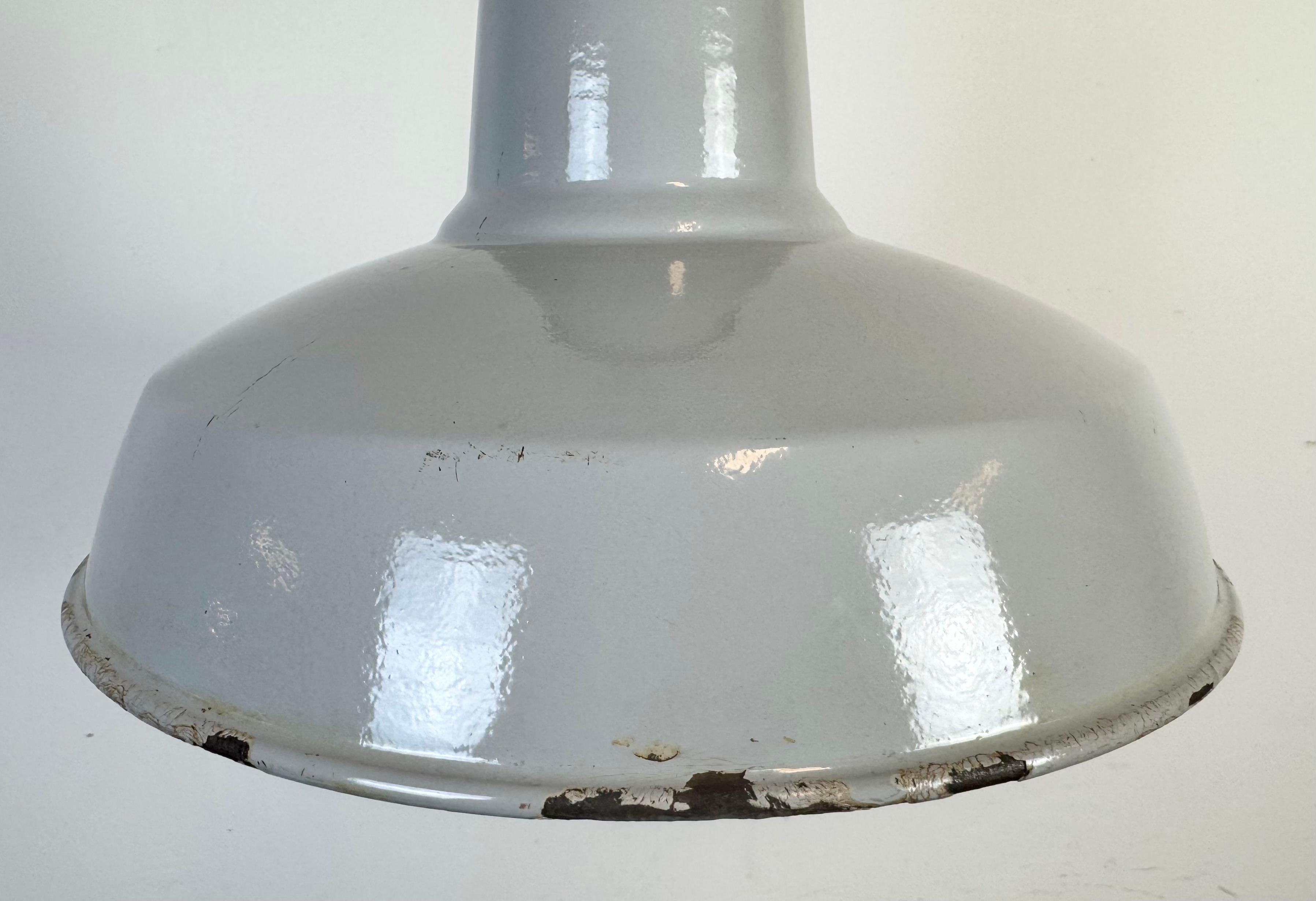 Alluminio Lampada a sospensione industriale di fabbrica in smalto grigio, anni '60 in vendita