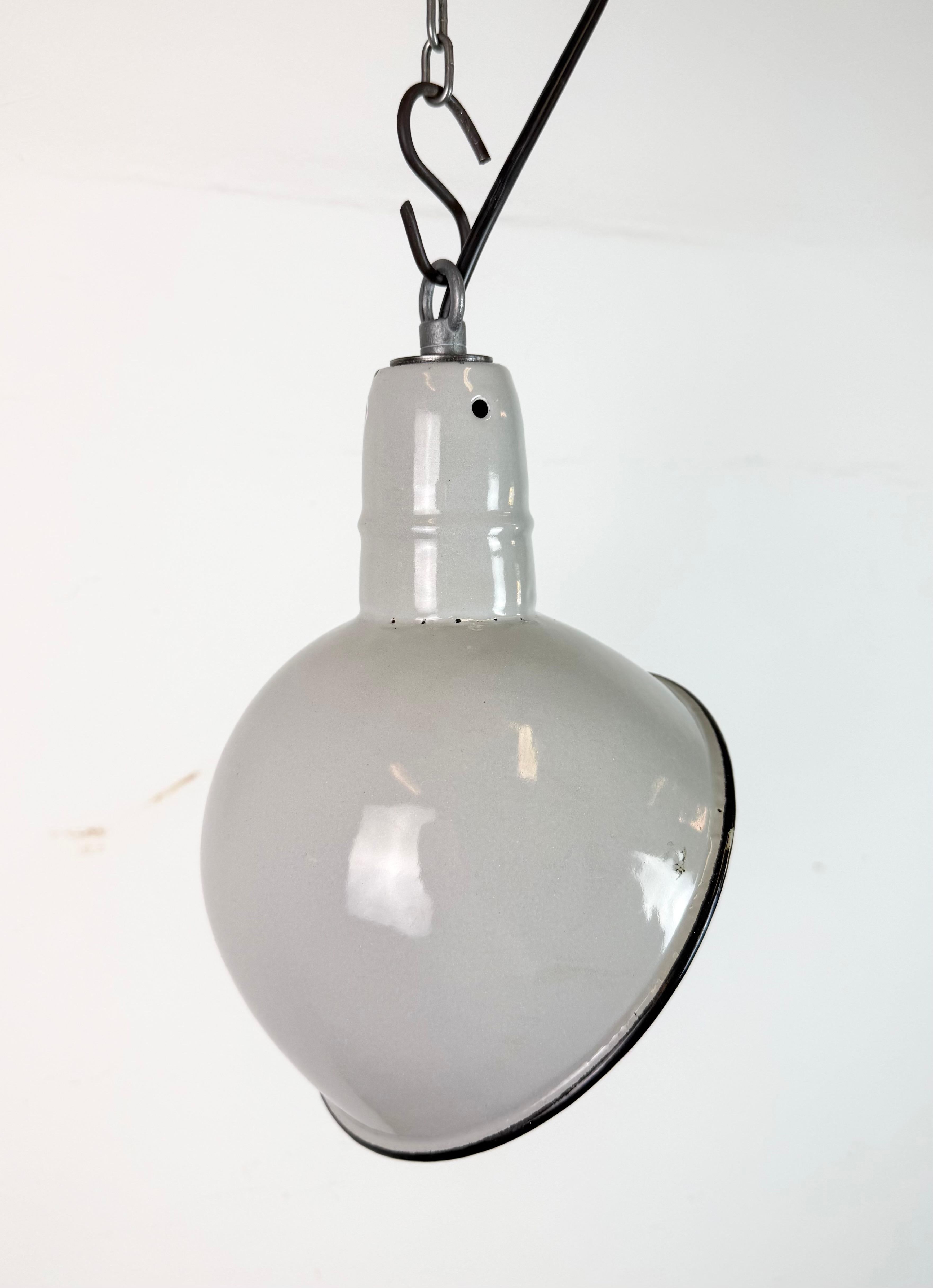 Smalto Lampada a sospensione industriale di fabbrica in smalto grigio, anni '60 in vendita
