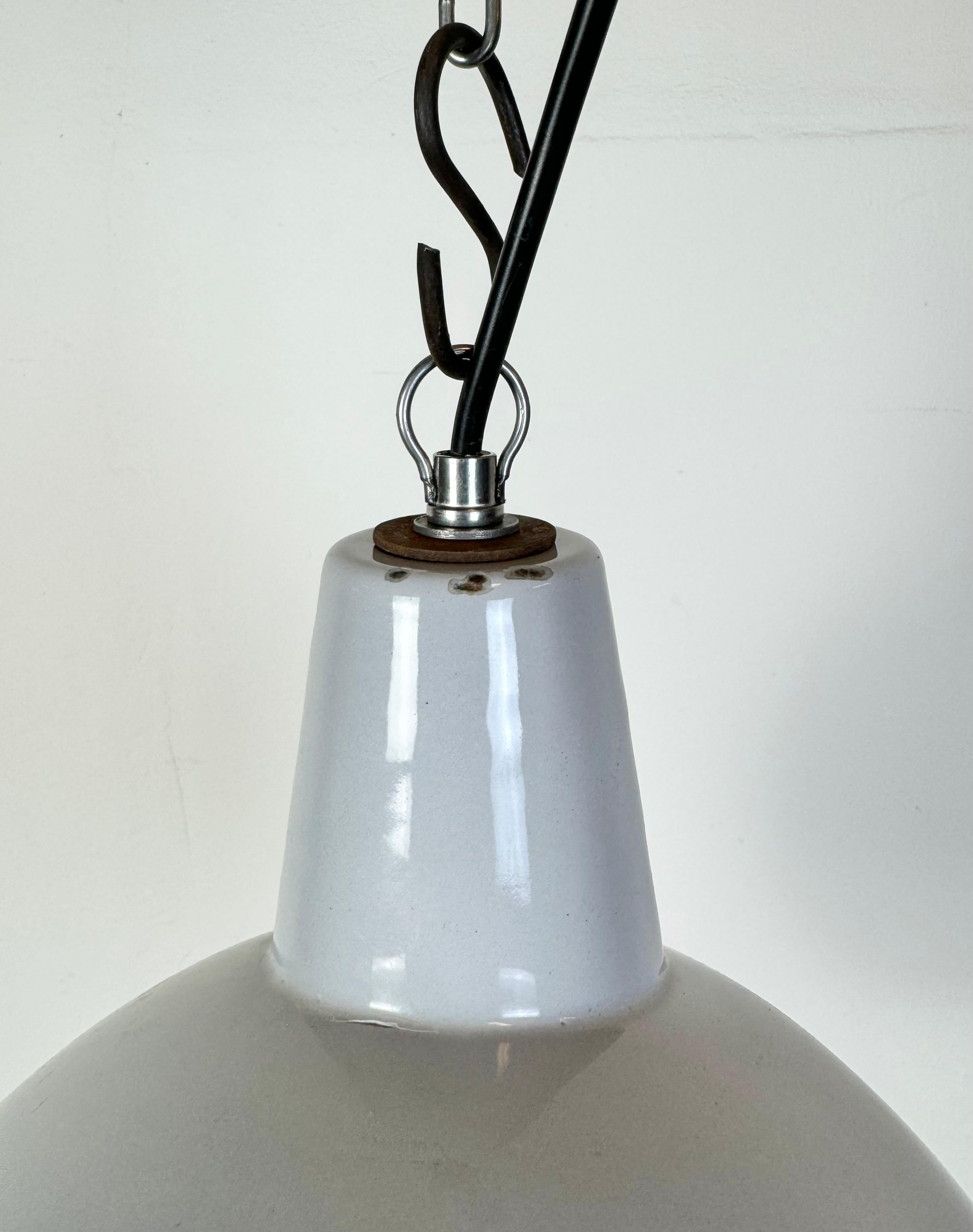 Lampada a sospensione industriale di fabbrica in smalto grigio, anni '60 in vendita 2
