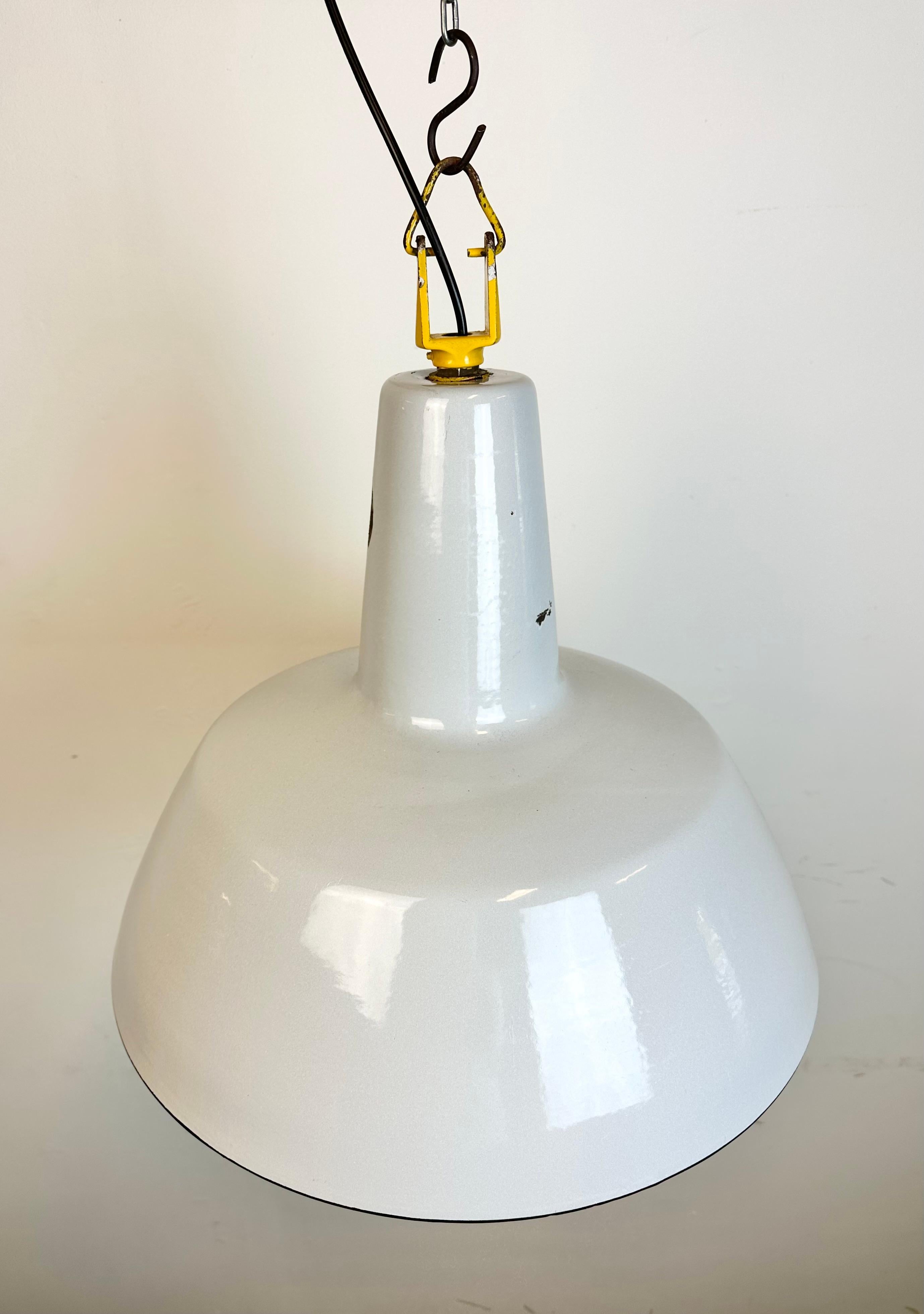 20ième siècle Lampe pendante d'usine industrielle en émail gris de Philips, années 1960 en vente