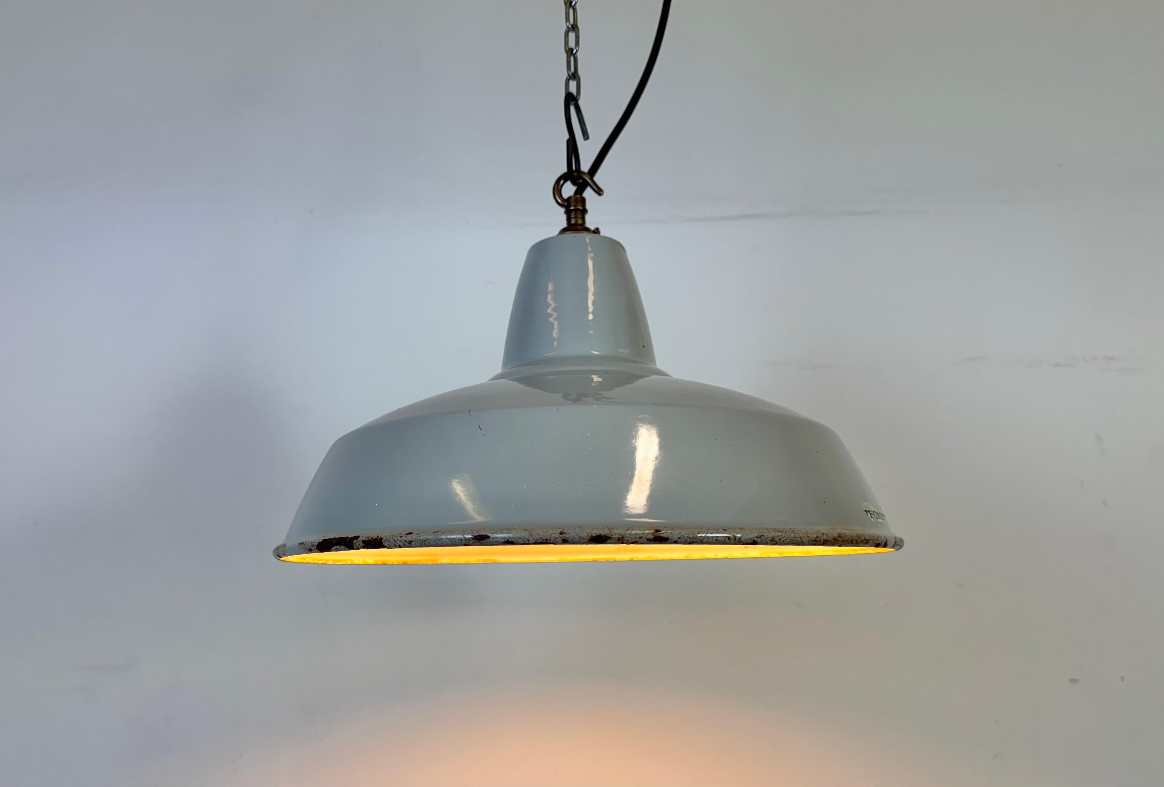 Lampe pendante d'usine industrielle en émail gris de Thorlux, années 1960 en vente 4