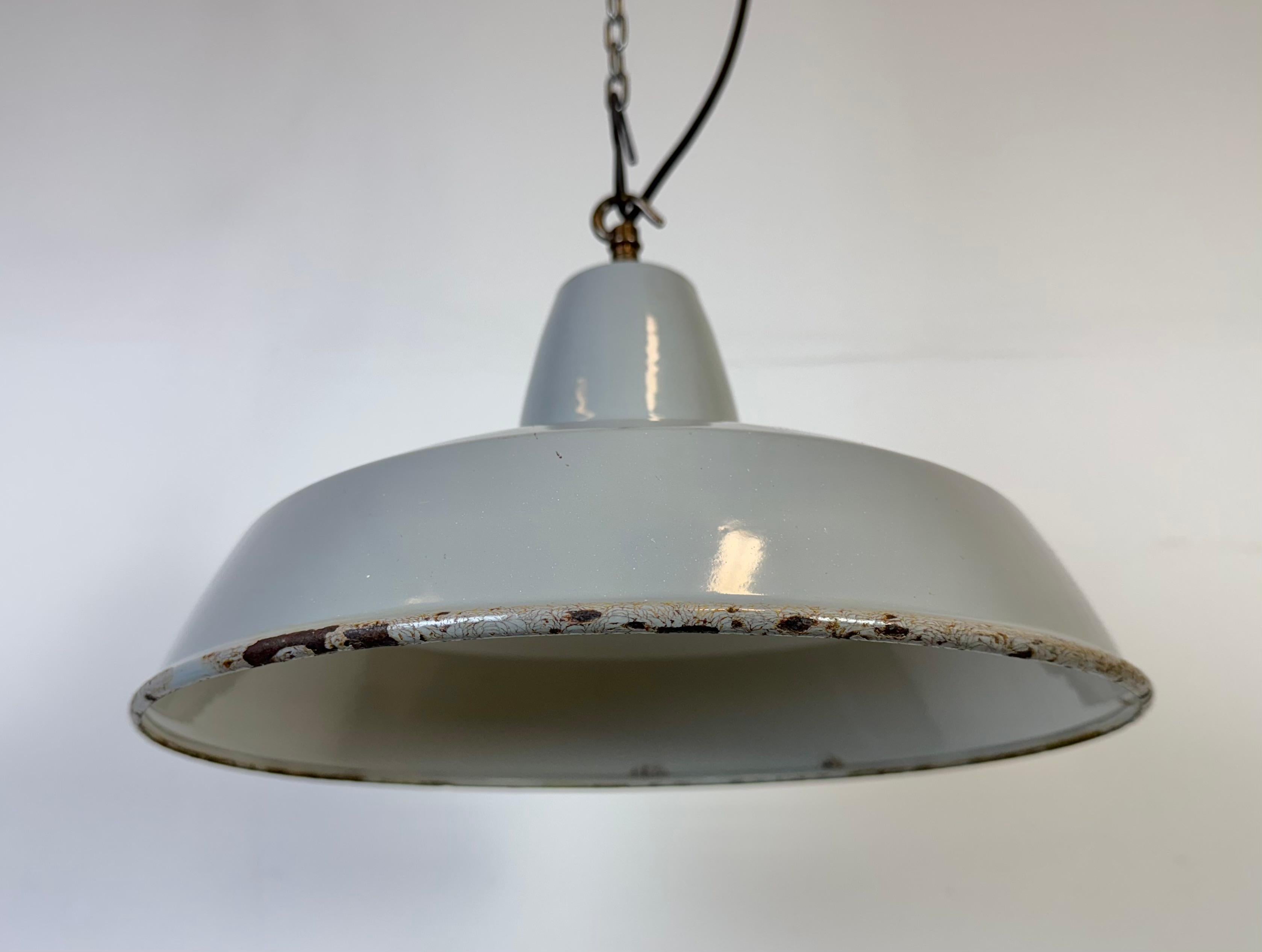20ième siècle Lampe pendante d'usine industrielle en émail gris de Thorlux, années 1960 en vente