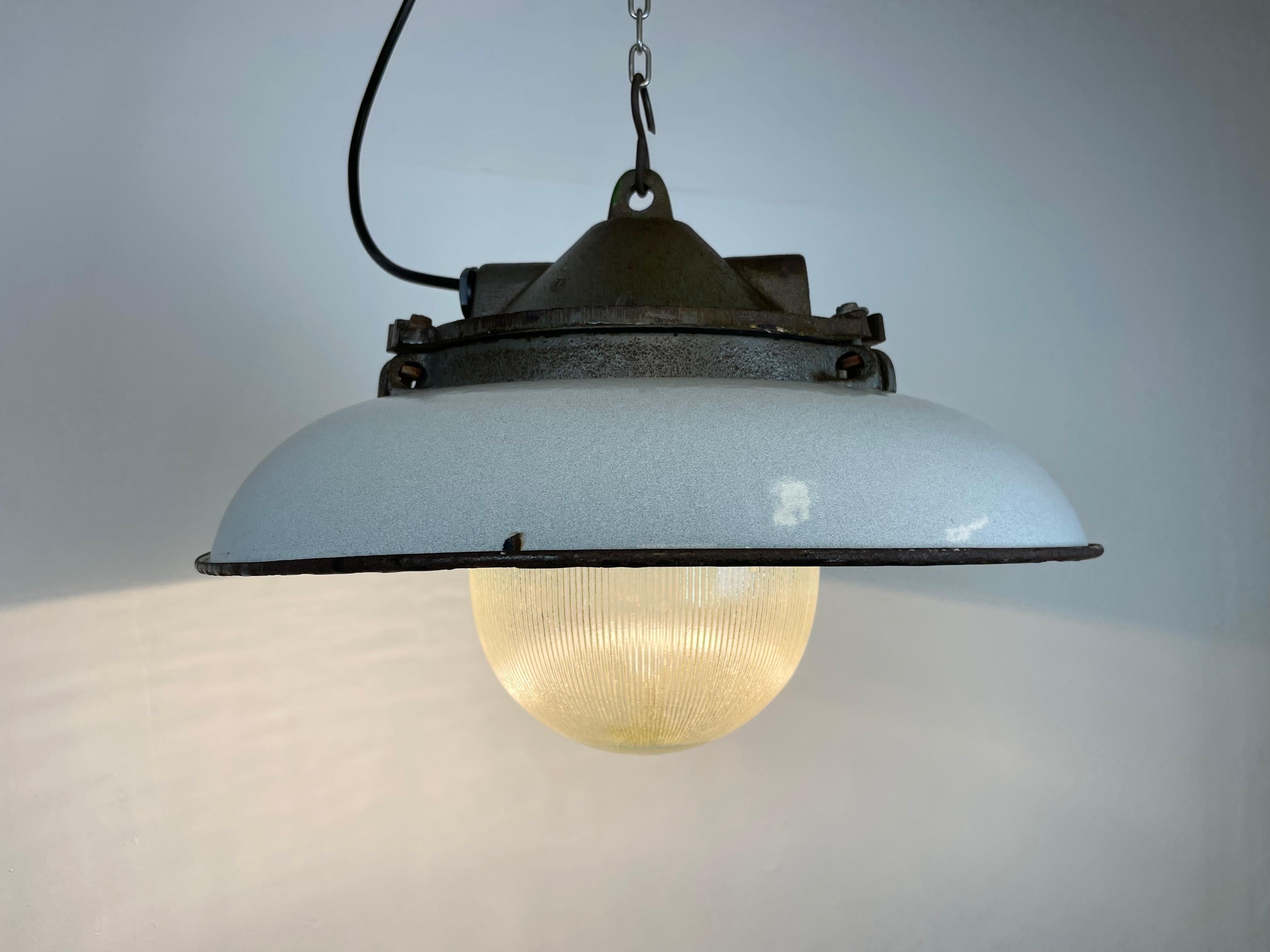 Industrial Grey Enamel Factory Pendant Lamp in Cast Iron from Zaos, 1960s For Sale 4
