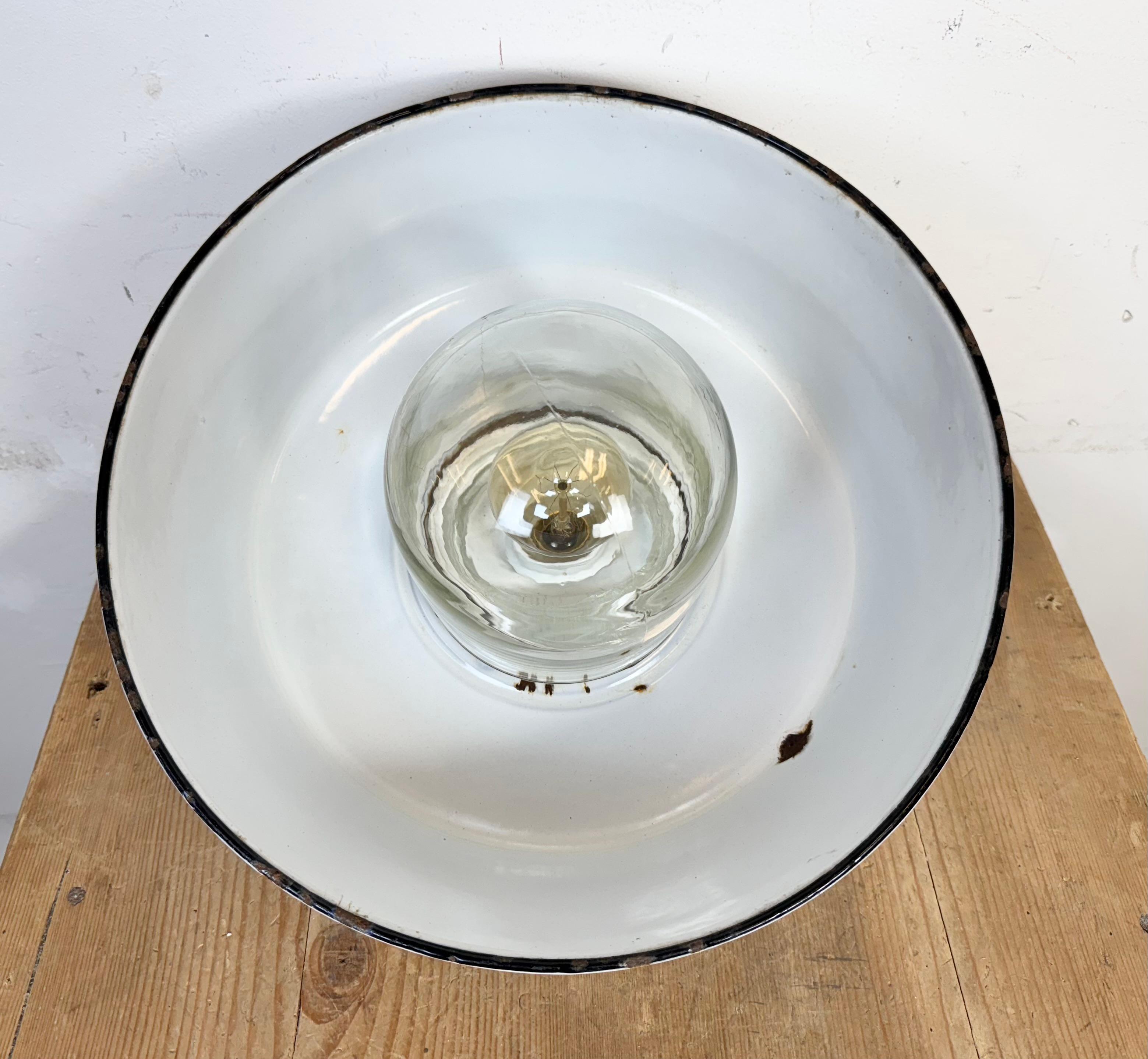 Lampada a sospensione industriale di fabbrica in smalto grigio con copertura in vetro, anni '60 in vendita 4
