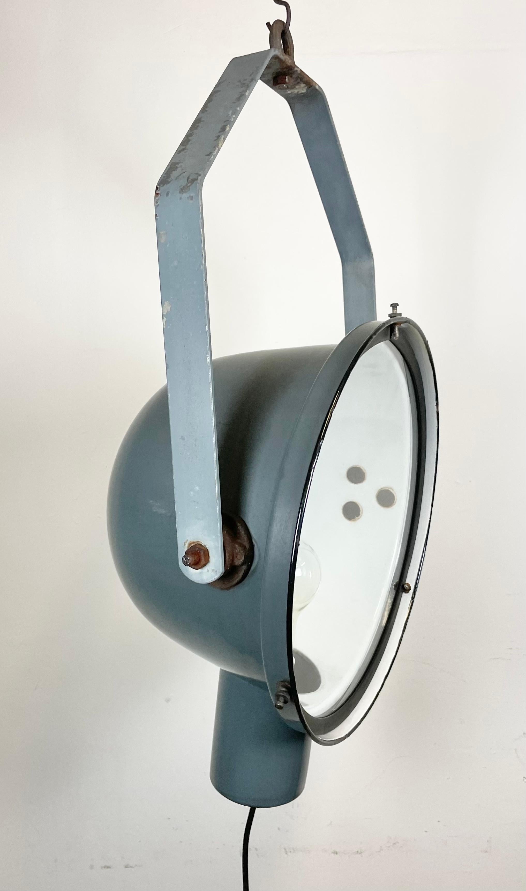 Industrial Grey Enamel Factory Spotlight with Glass Cover, 1950s For Sale 6