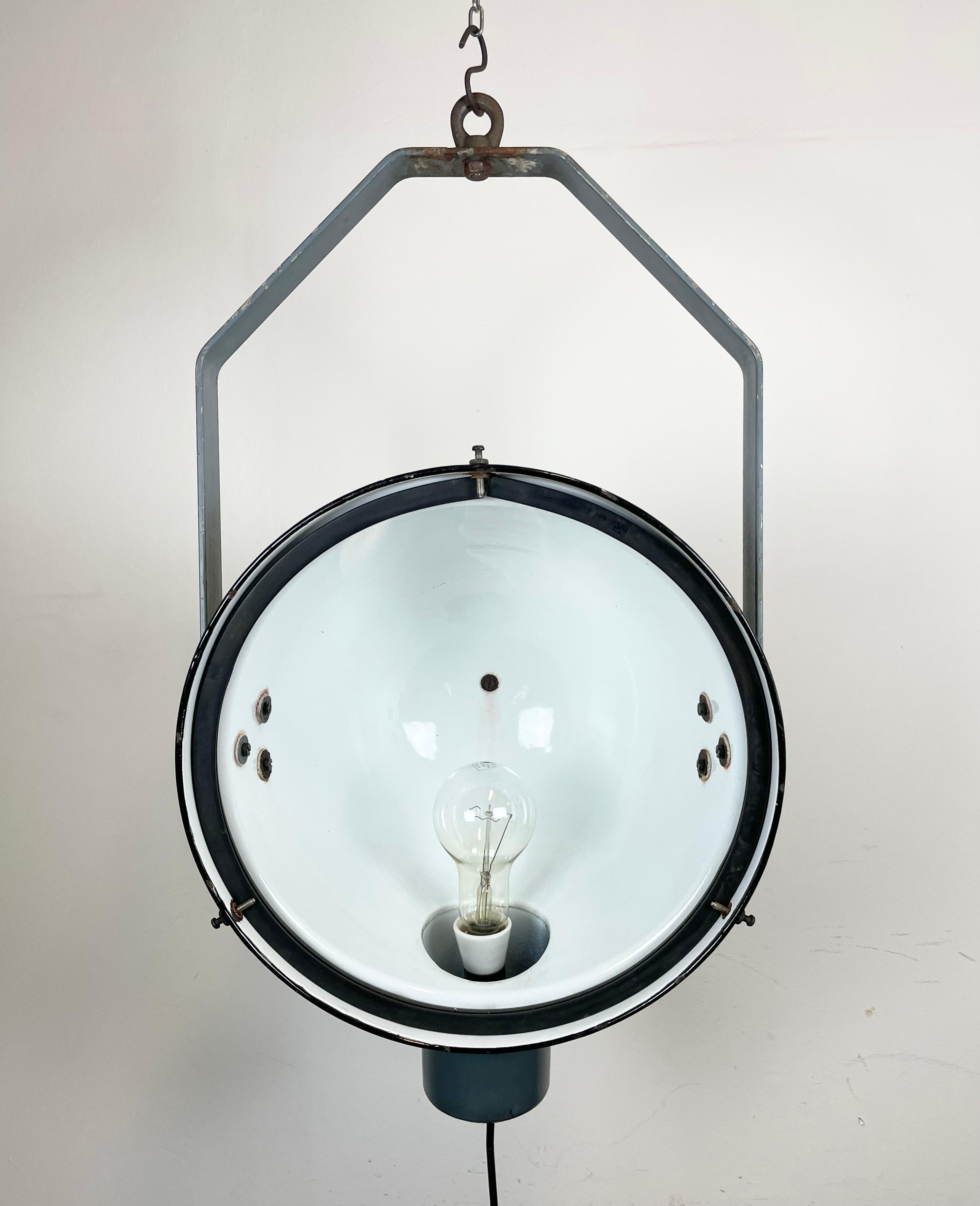 Industrial Grey Enamel Factory Spotlight with Glass Cover, 1950s For Sale 7