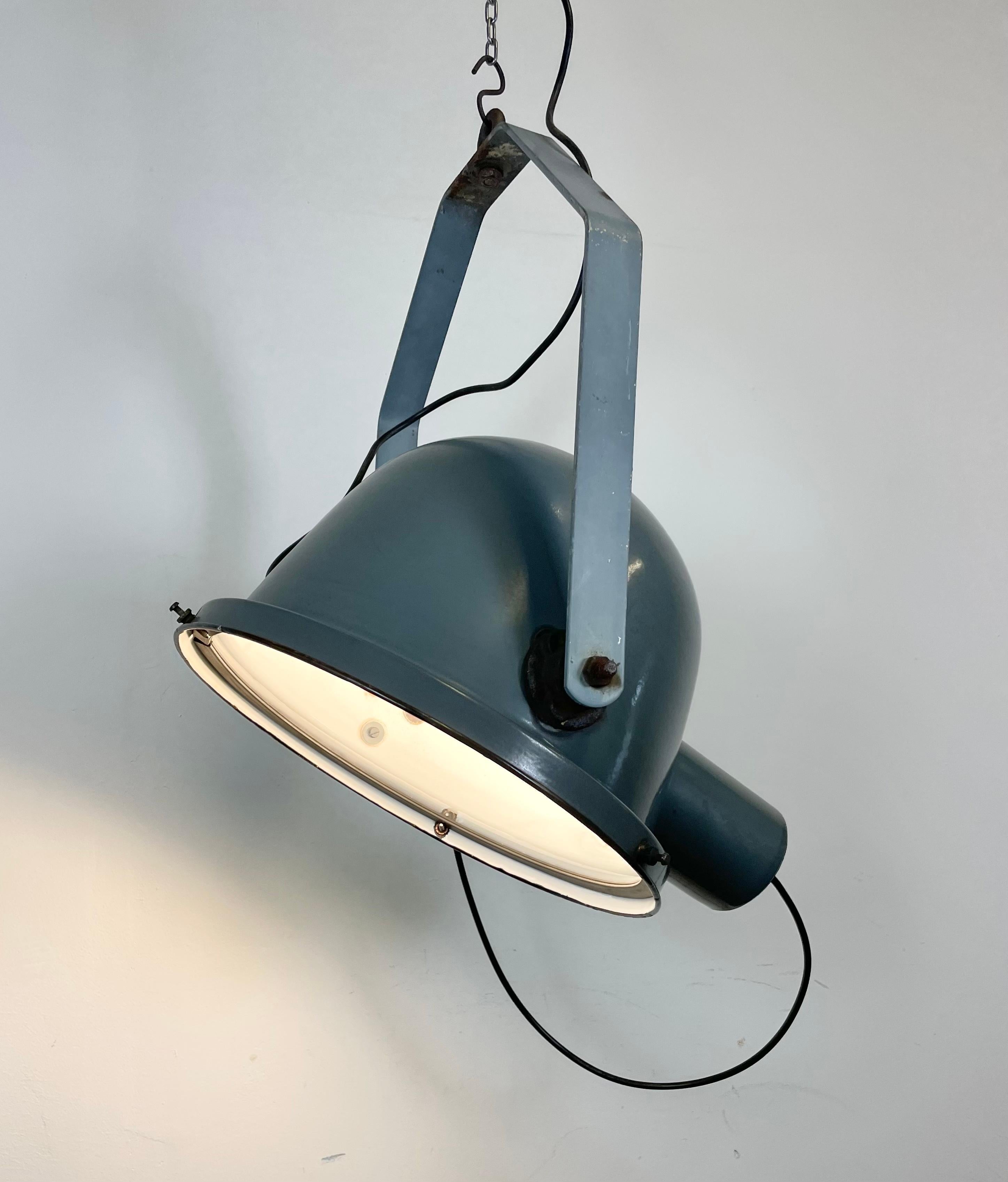 Industrial Grey Enamel Factory Spotlight with Glass Cover, 1950s For Sale 9