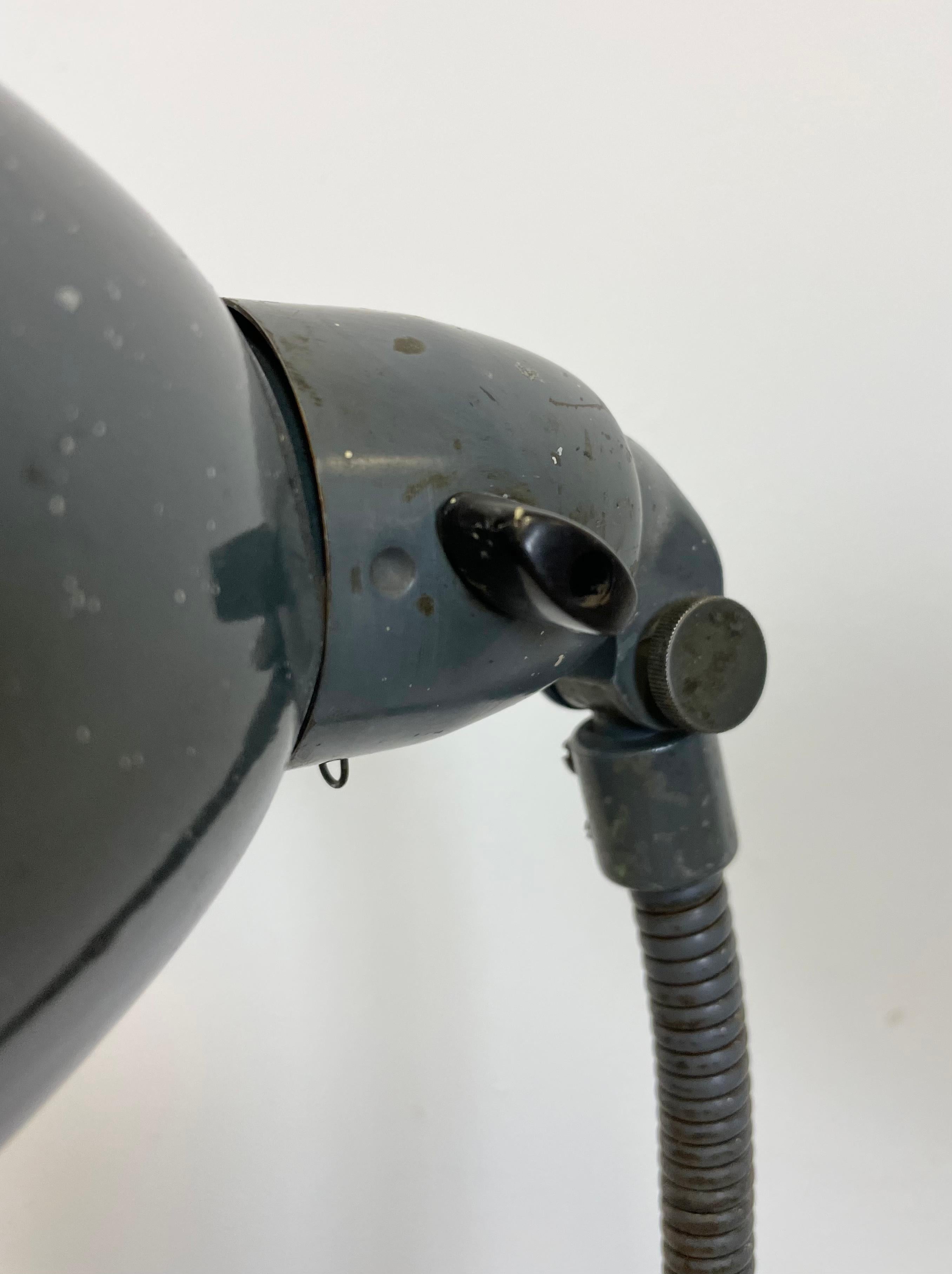 Industrial Grey Enamel Gooseneck Desk Lamp from Siemens, 1950s For Sale 10