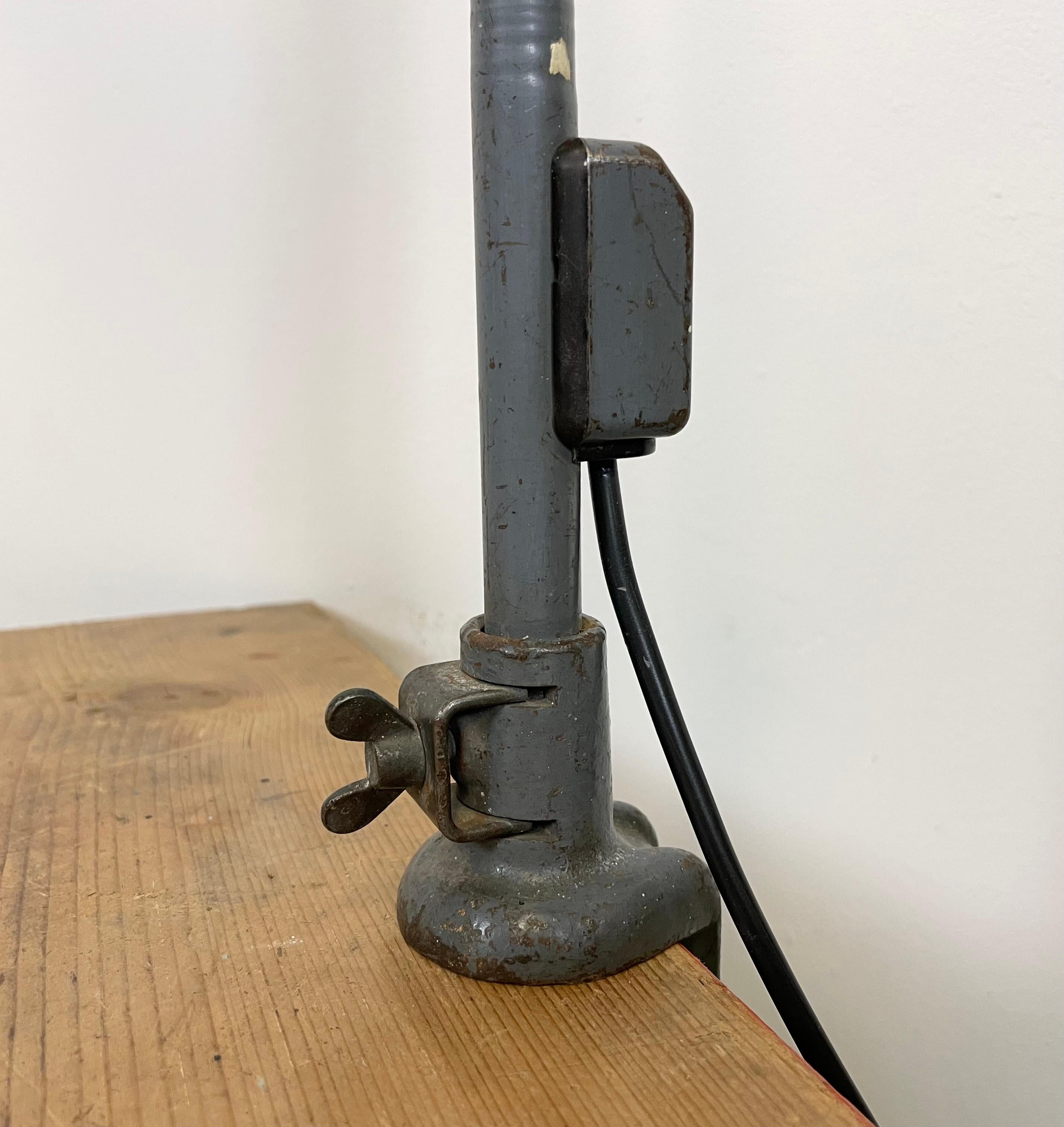 Lampe de bureau industrielle à col de cygne en émail gris de Siemens, années 1950 en vente 9