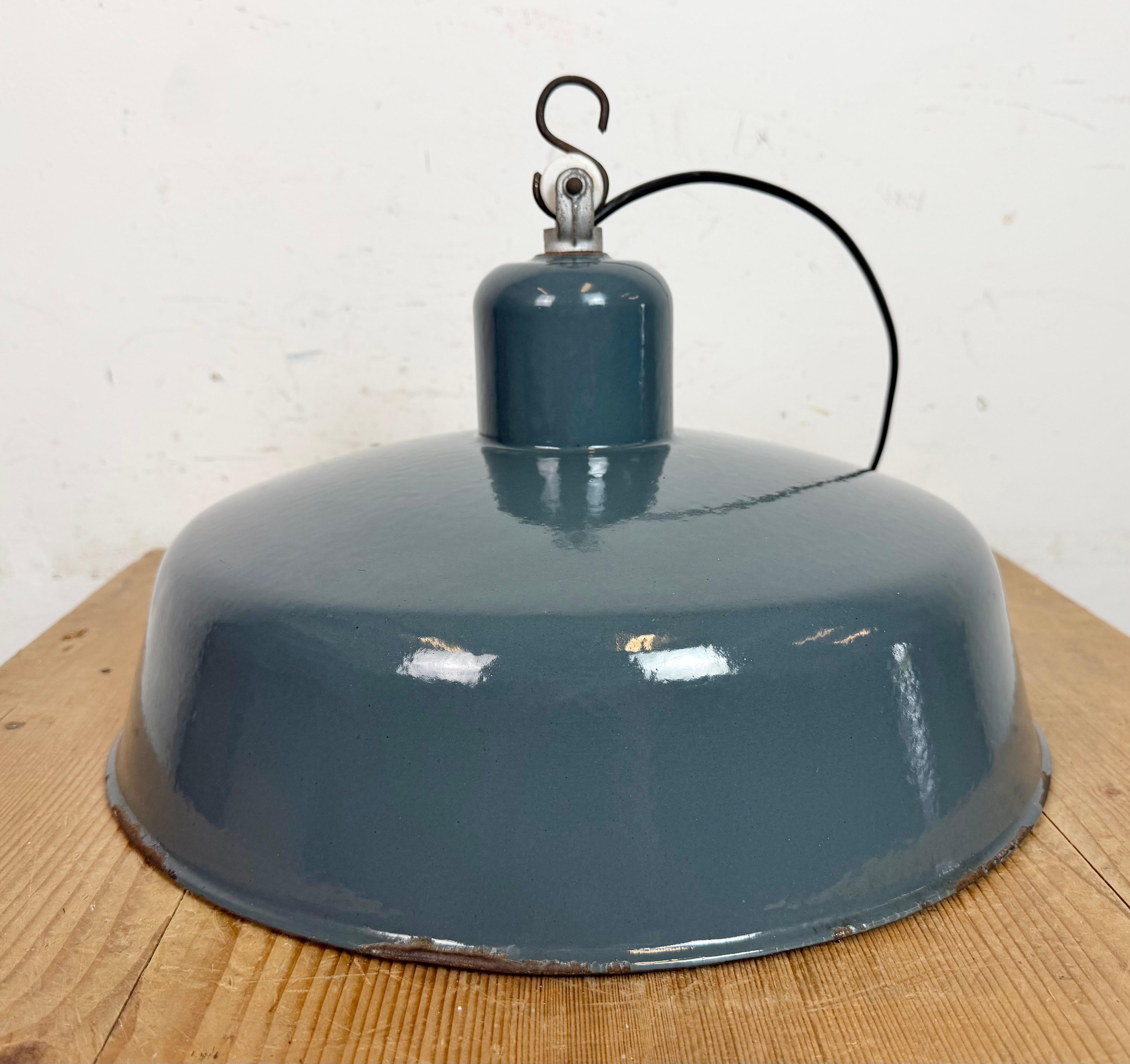 Lampada a sospensione industriale in smalto grigio di Siemens, anni '1930 in vendita 4