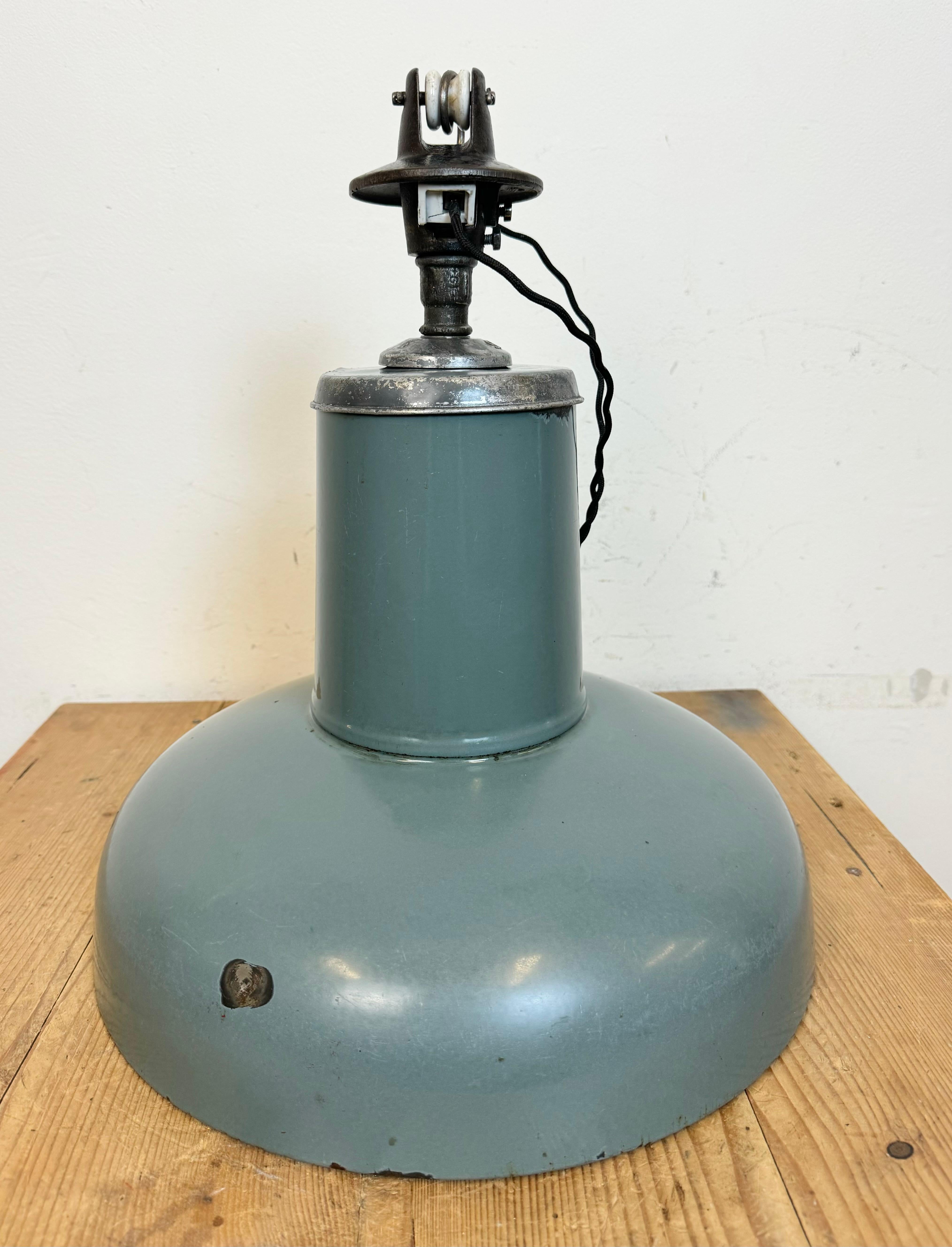 Lampe suspendue industrielle en émail gris de Siemens, années 1930 en vente 5