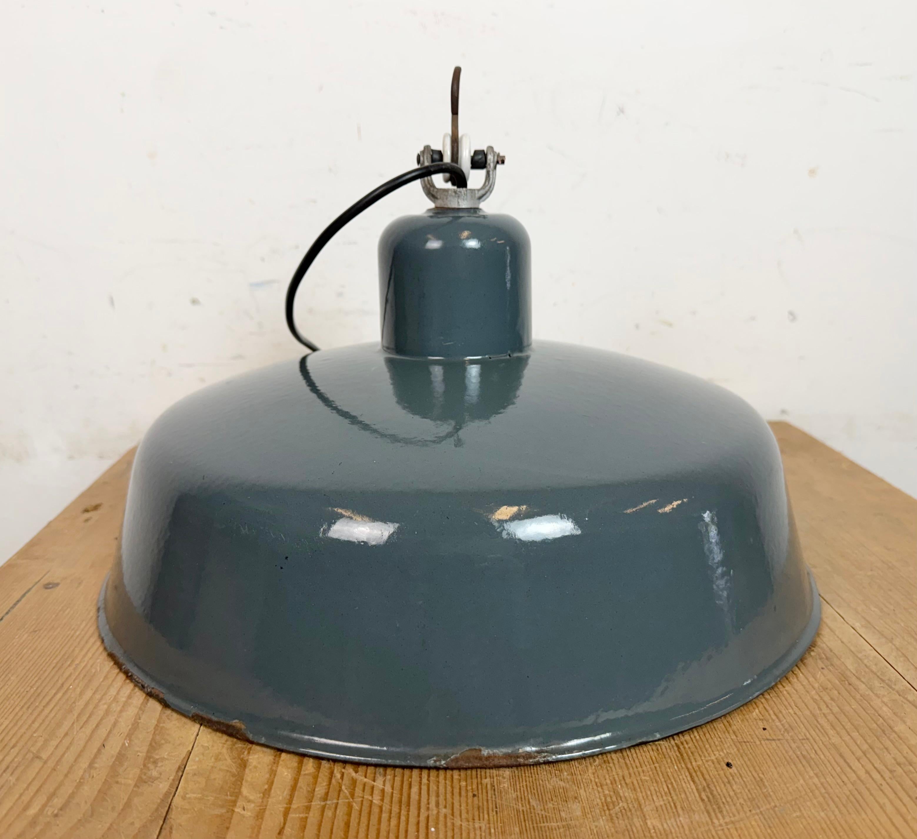 Lampada a sospensione industriale in smalto grigio di Siemens, anni '1930 in vendita 8