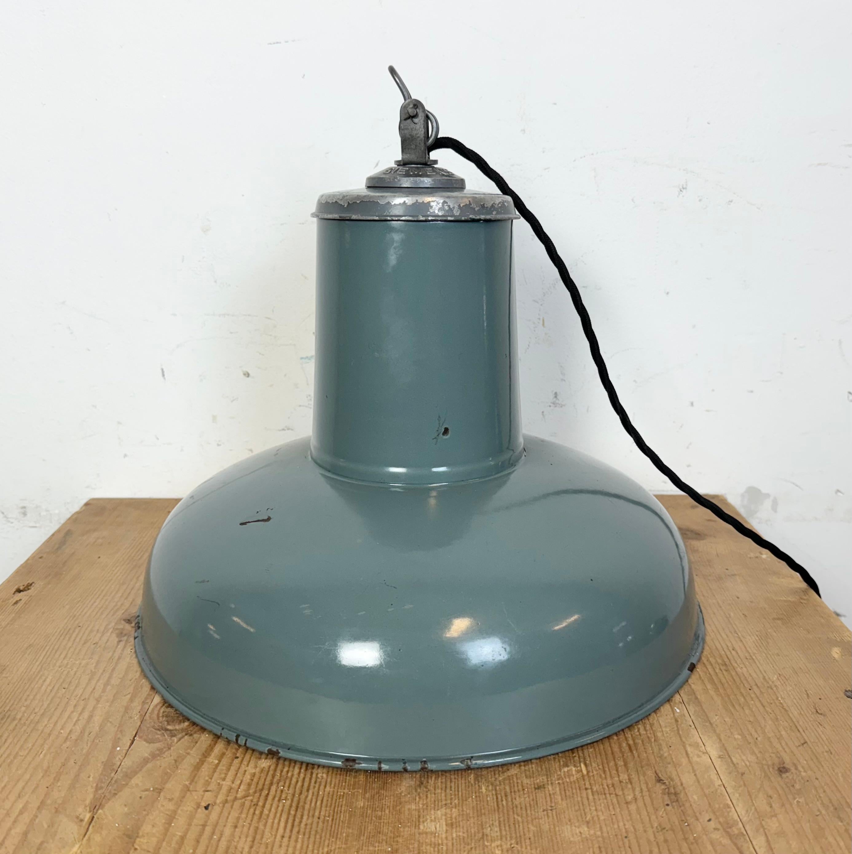 Industrial Grey Enamel Pendant Lamp from Siemens, 1930s For Sale 11