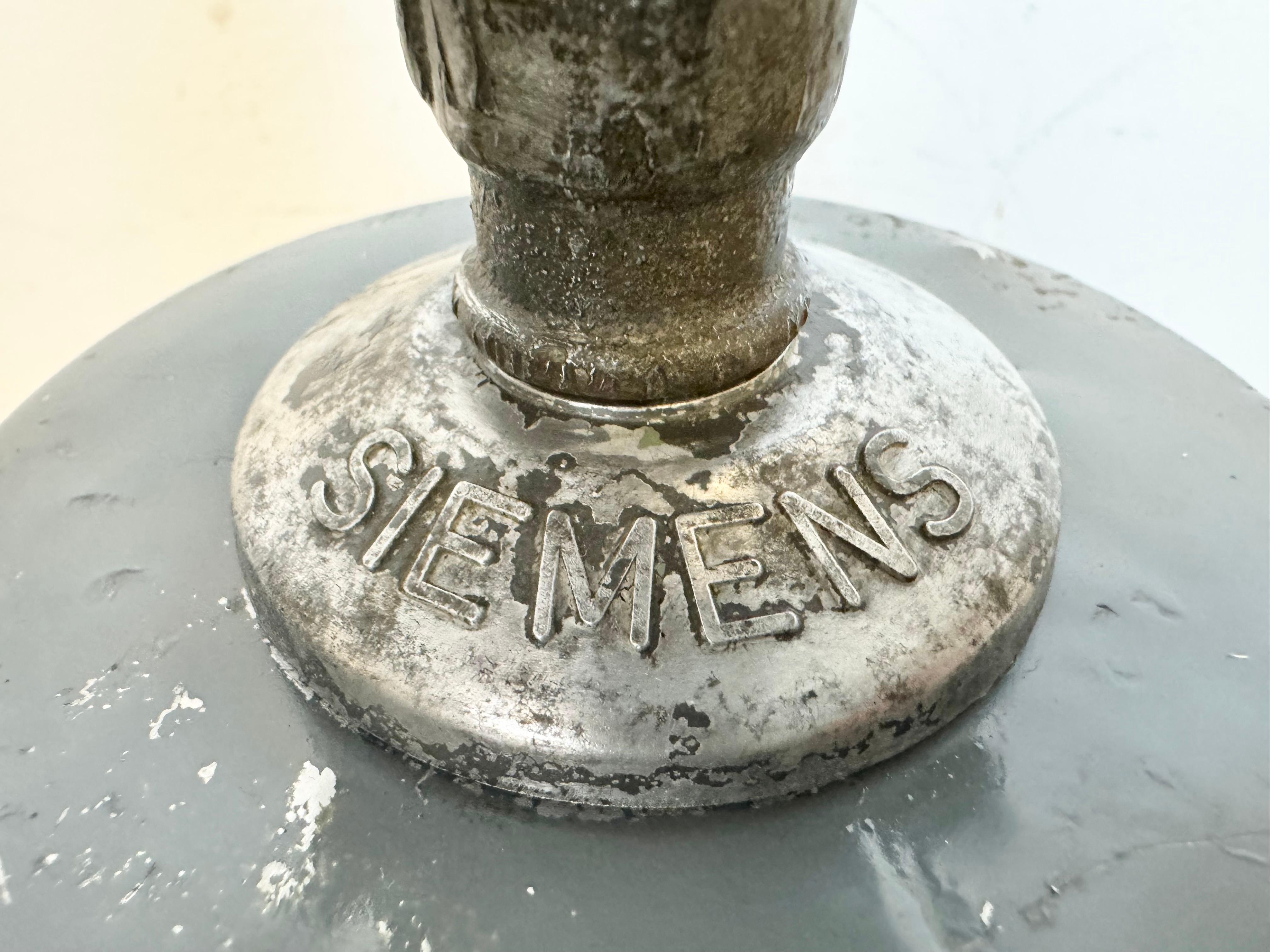 Industrielle graue Emaille-Pendelleuchte aus Siemens, 1930er Jahre im Angebot 10