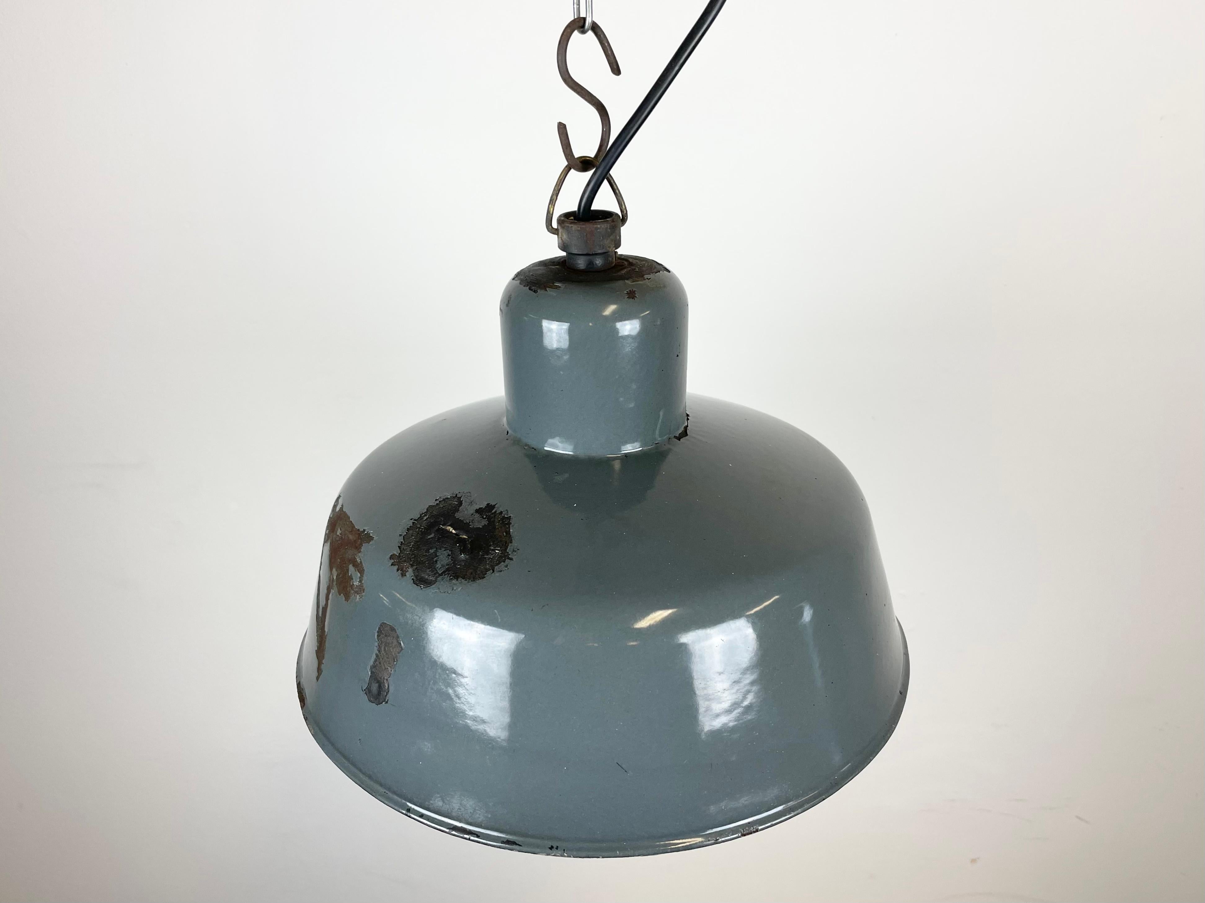 20ième siècle Lampe à suspension industrielle en émail gris de Siemens, années 1950 en vente