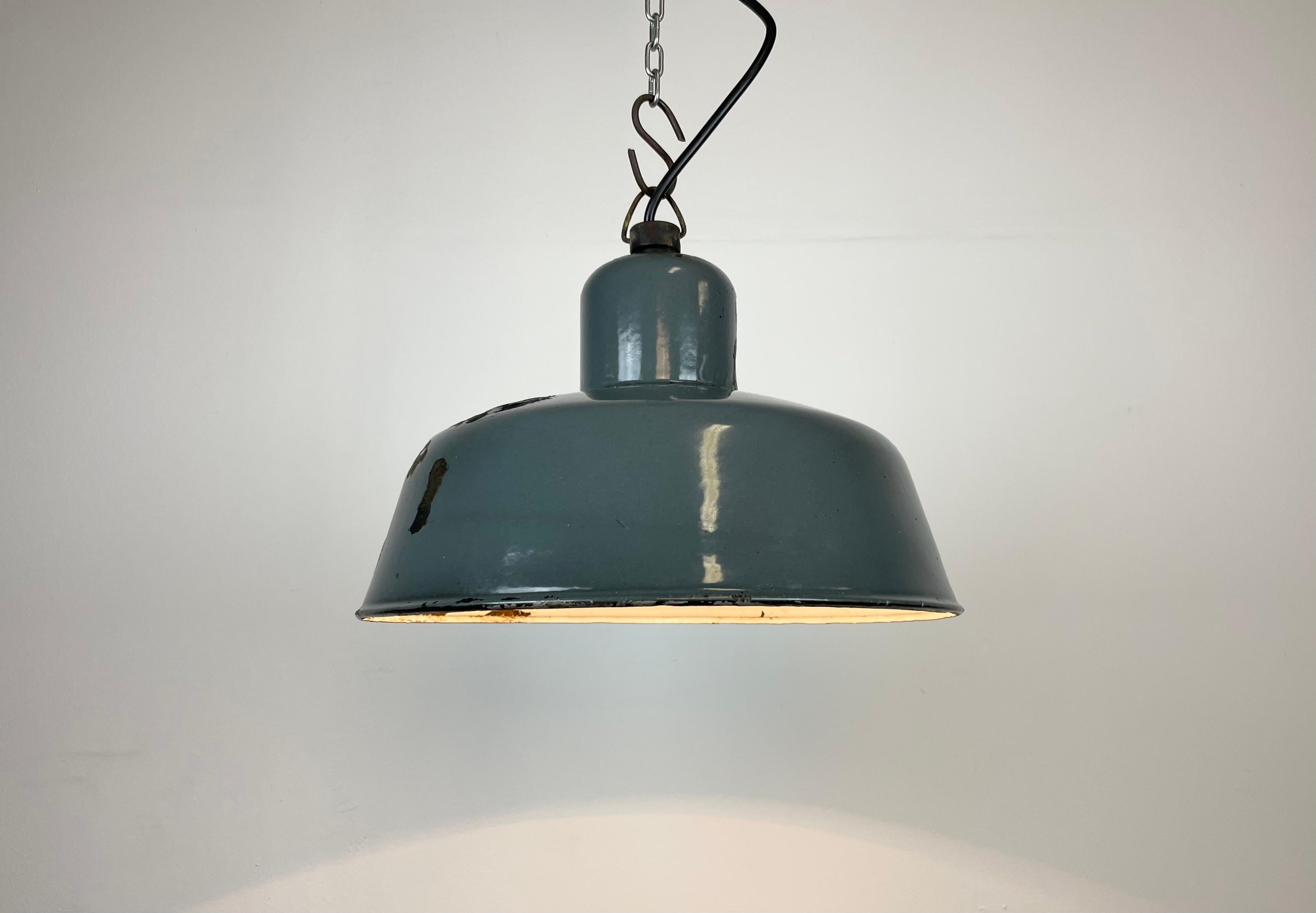 Industrial Grey Enamel Pendant Lamp from Siemens, 1950s For Sale 4