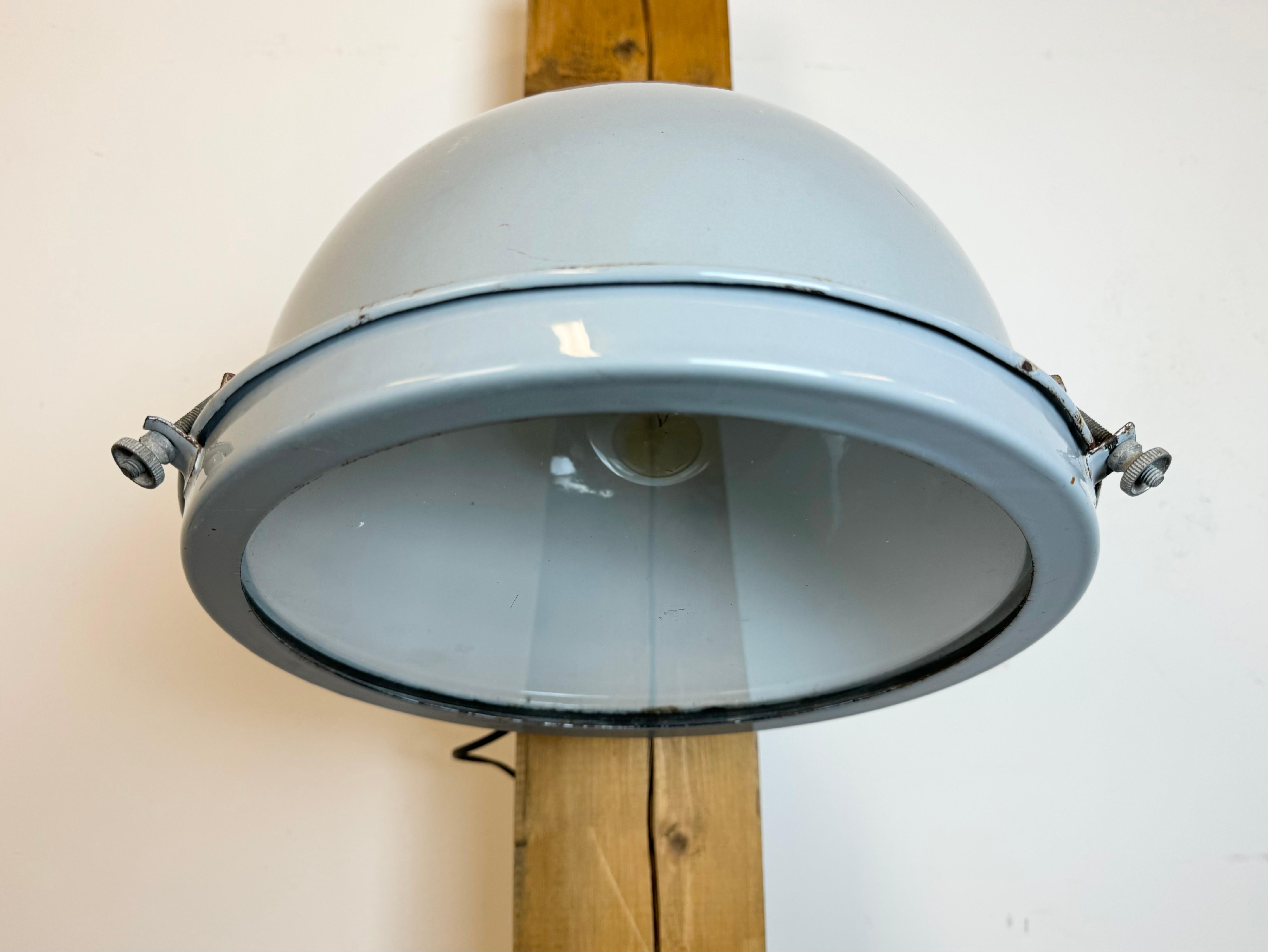 Industrial Grey Enamel Wall Lamp with Glass Cover, 1960s For Sale 4