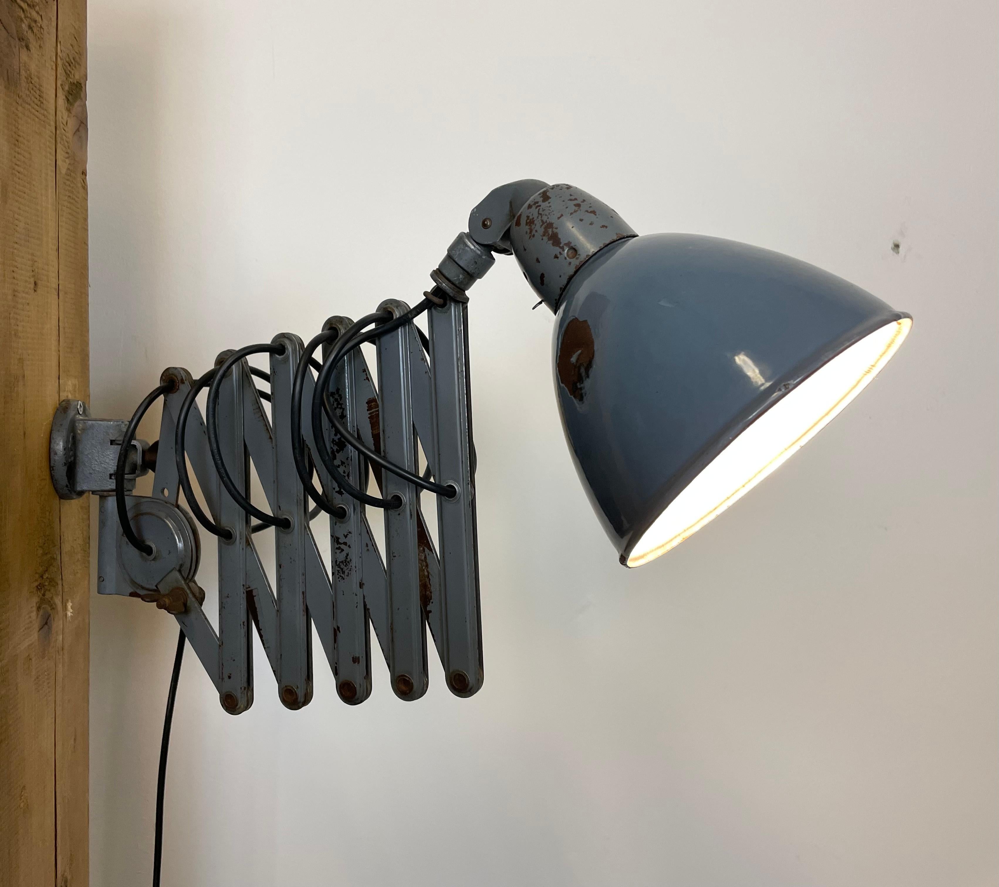 Industrial Grey Enamel Wall Scissor Lamp from Siemens, 1930s 10