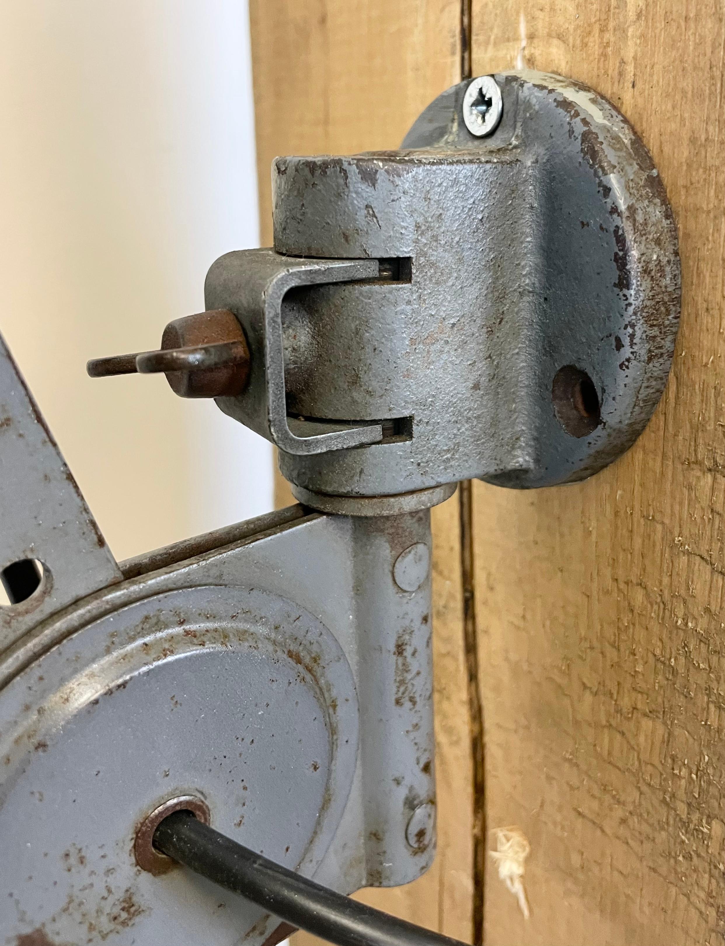 scissor light