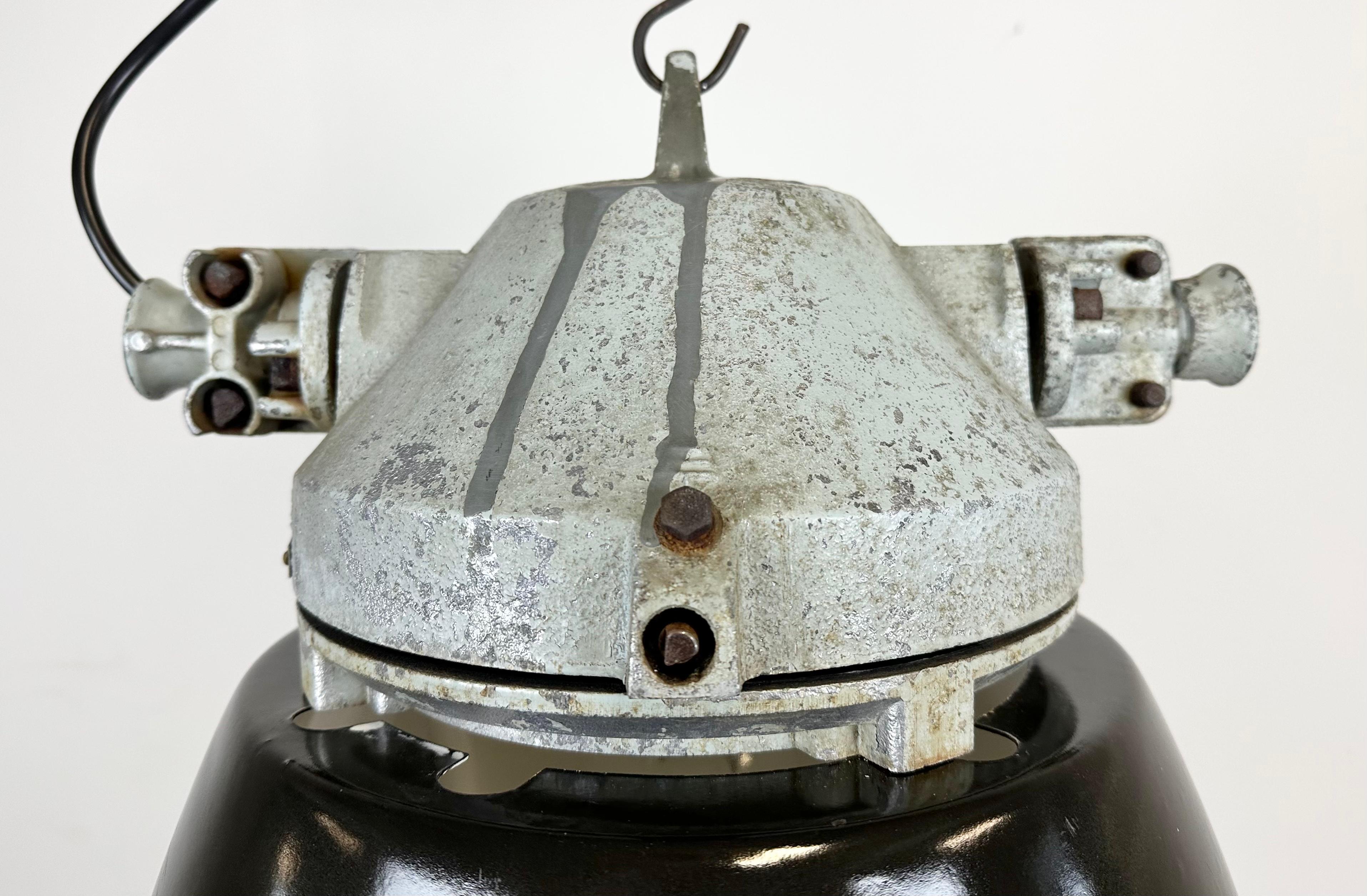 Industrial Grey Explosion Proof Lamp with Black Enameled Shade, 1970s In Good Condition For Sale In Kojetice, CZ