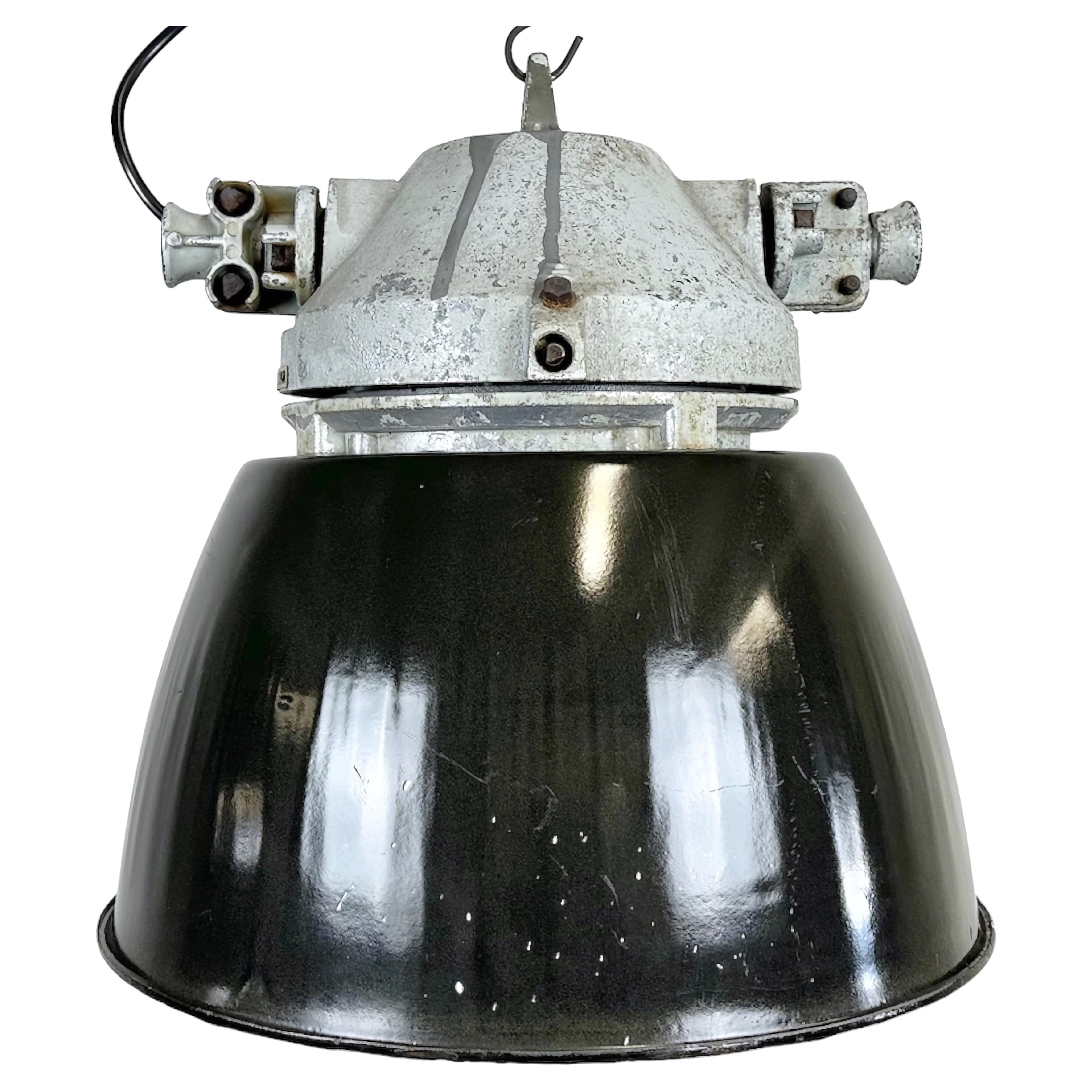 Lampe de présentation industrielle grise explosion avec abat-jour émaillé noir, années 1970