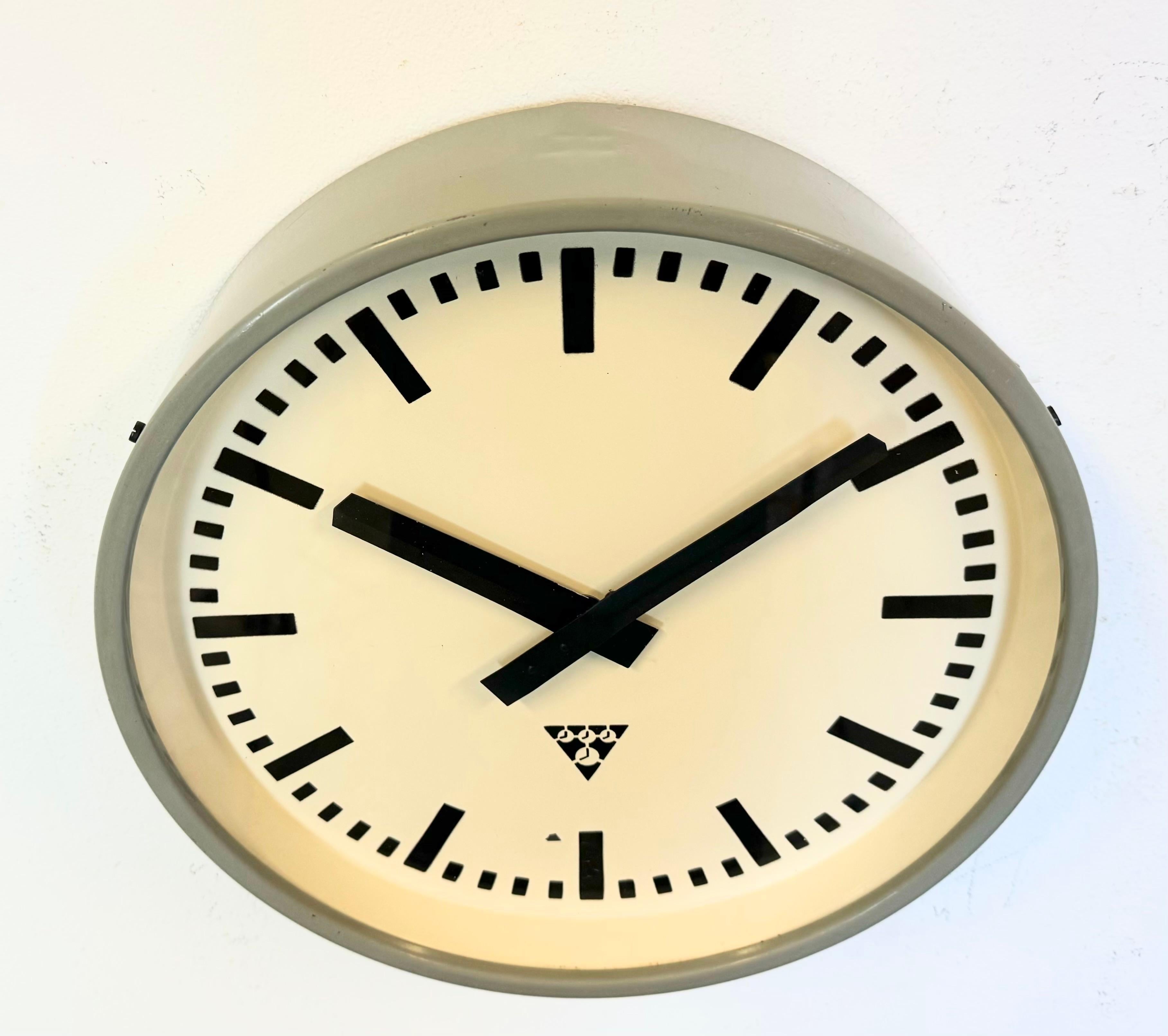 Industrial Grey Factory Wall Clock from Pragotron, 1960s In Good Condition In Kojetice, CZ