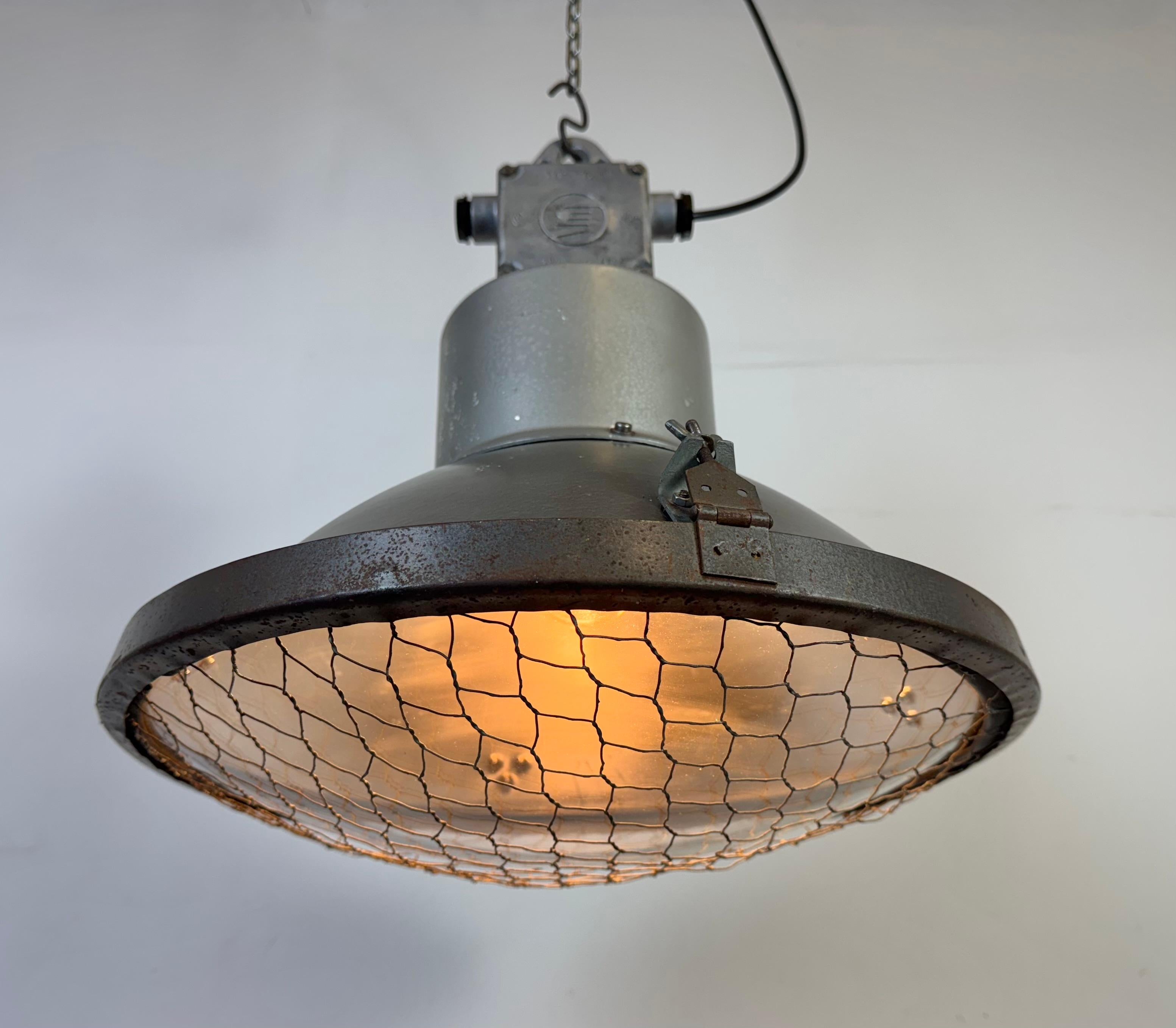 Industrial Grey Hammer Paint Pendant Lamp from Elektrosvit, 1960s For Sale 7