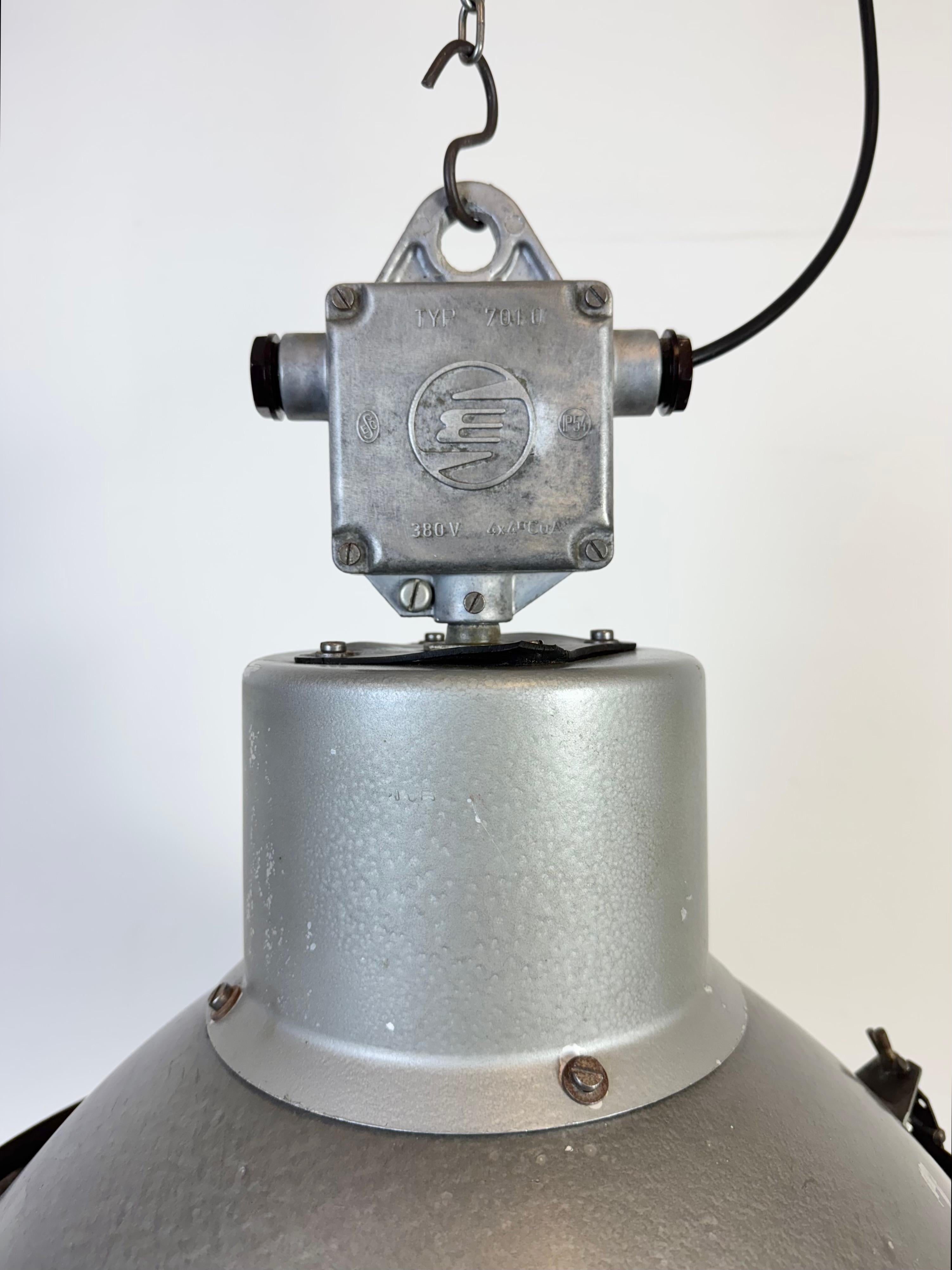 Industrial Grey Hammer Paint Pendant Lamp from Elektrosvit, 1960s In Good Condition For Sale In Kojetice, CZ