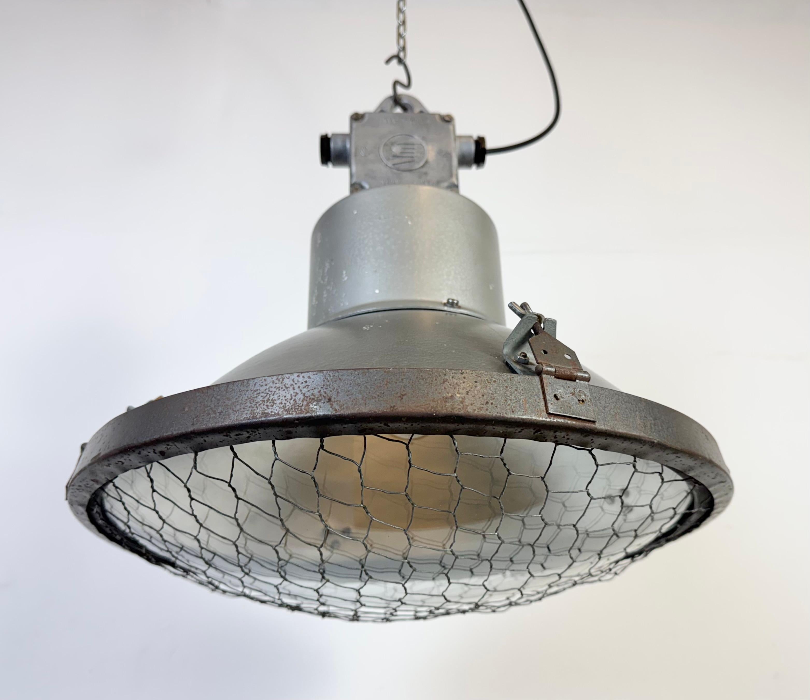 Industrial Grey Hammer Paint Pendant Lamp from Elektrosvit, 1960s For Sale 3