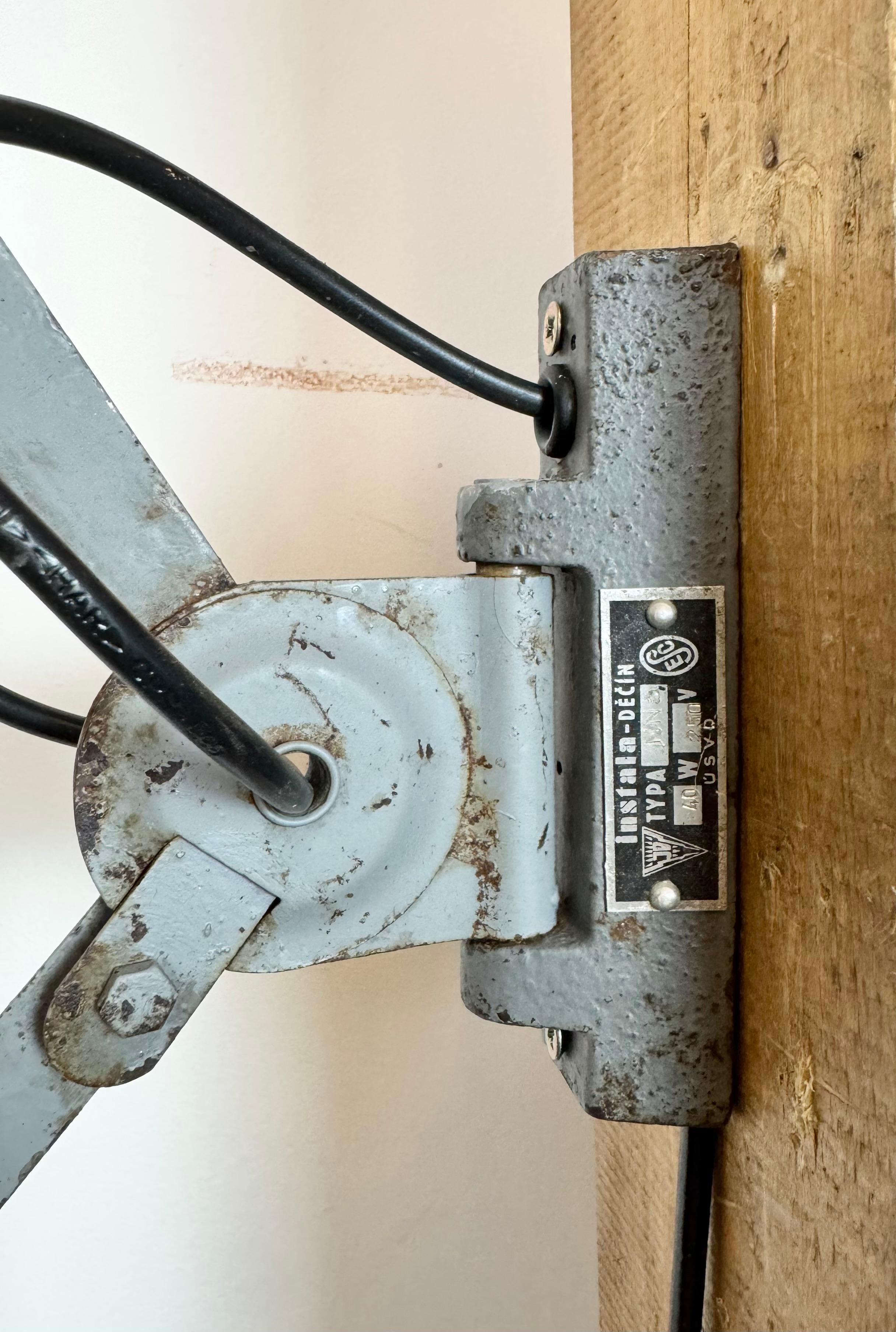 Industrielle graue Schere-Wandleuchte, grau, 1960er-Jahre (Tschechisch) im Angebot